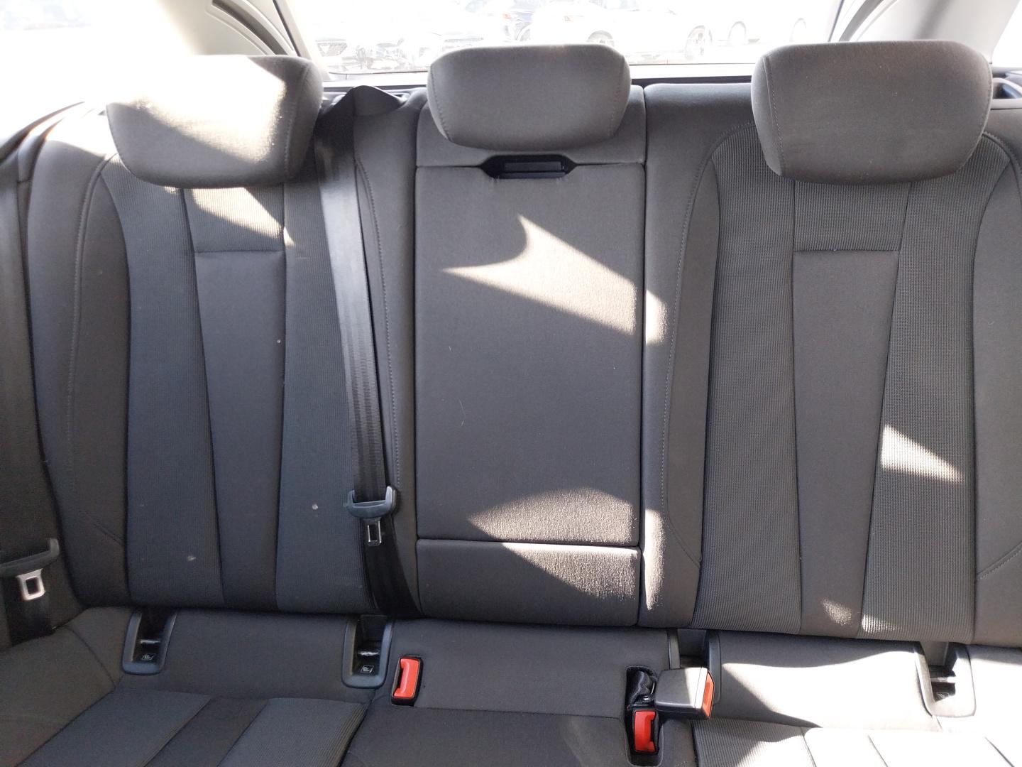 AUDI_A4-AVANT_PANNEAU-DE-PORTE-AVANT-DROIT