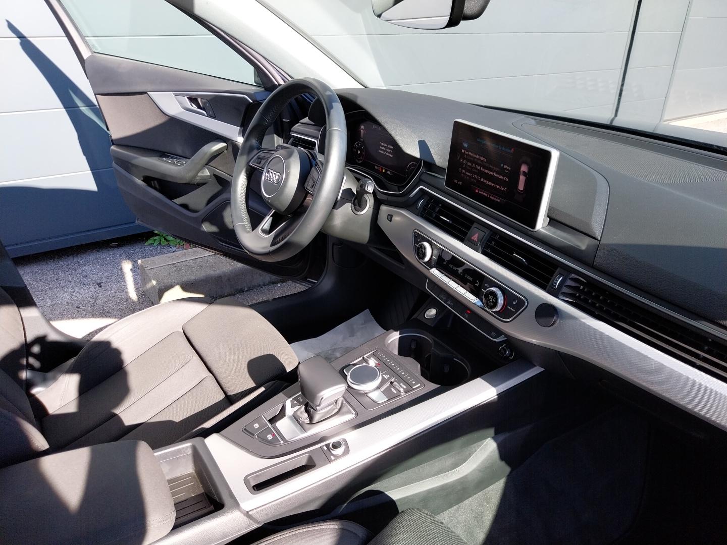 AUDI_A4-AVANT_PLANCHE-DE-BORD