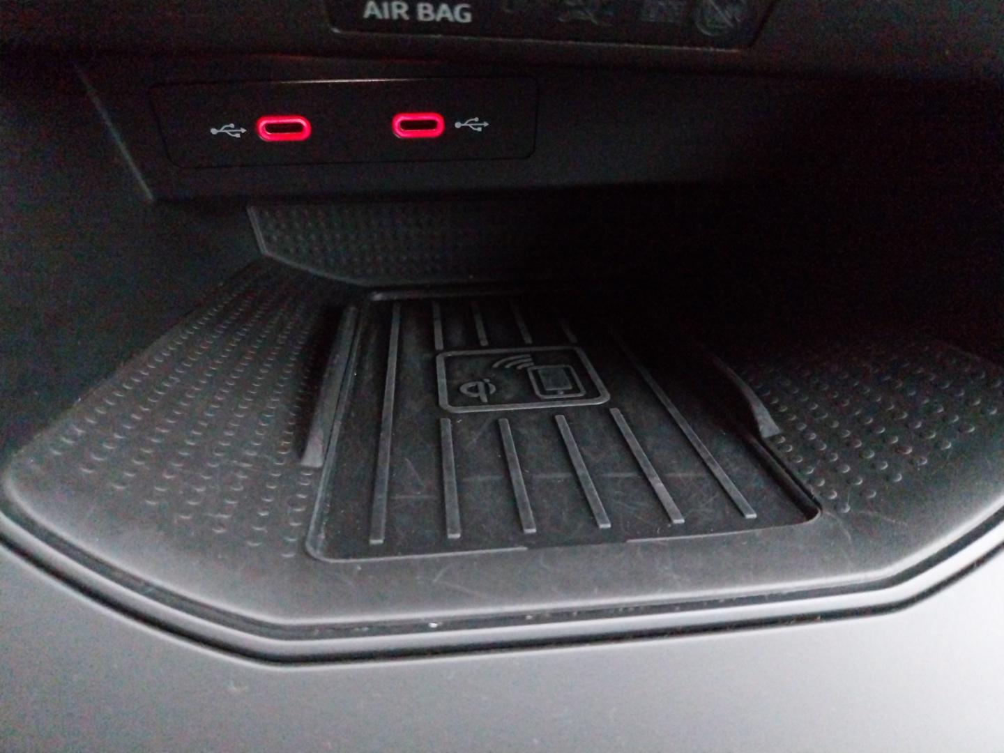 SEAT_ARONA_CONSOLE-CENTRALE-GPS