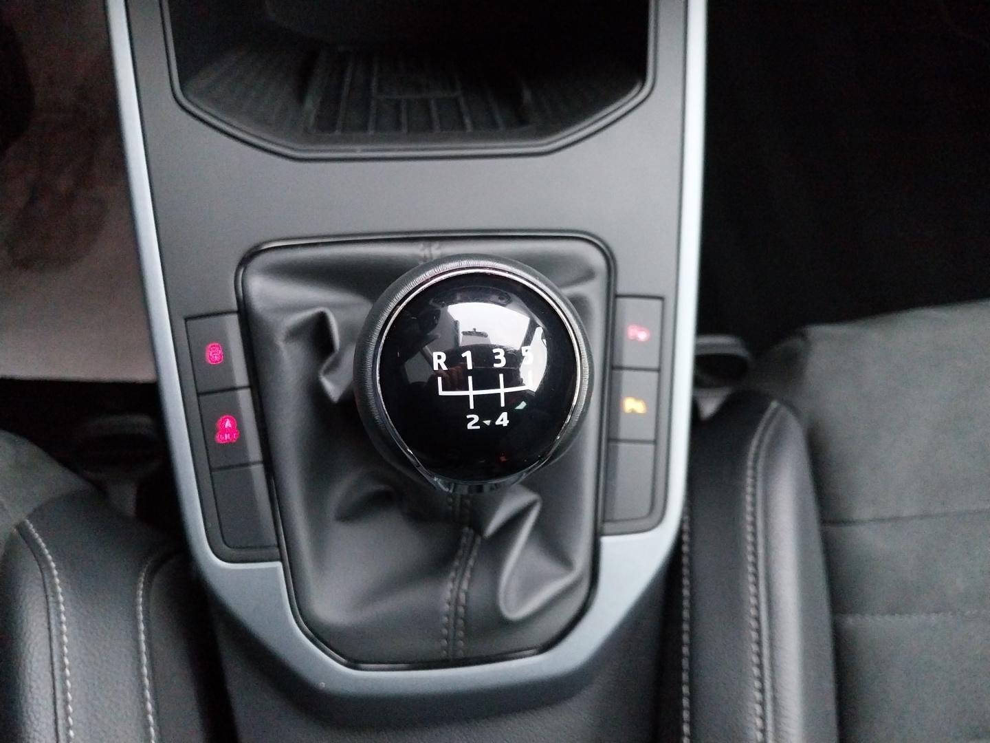 SEAT_ARONA_CONSOLE-CENTRALE