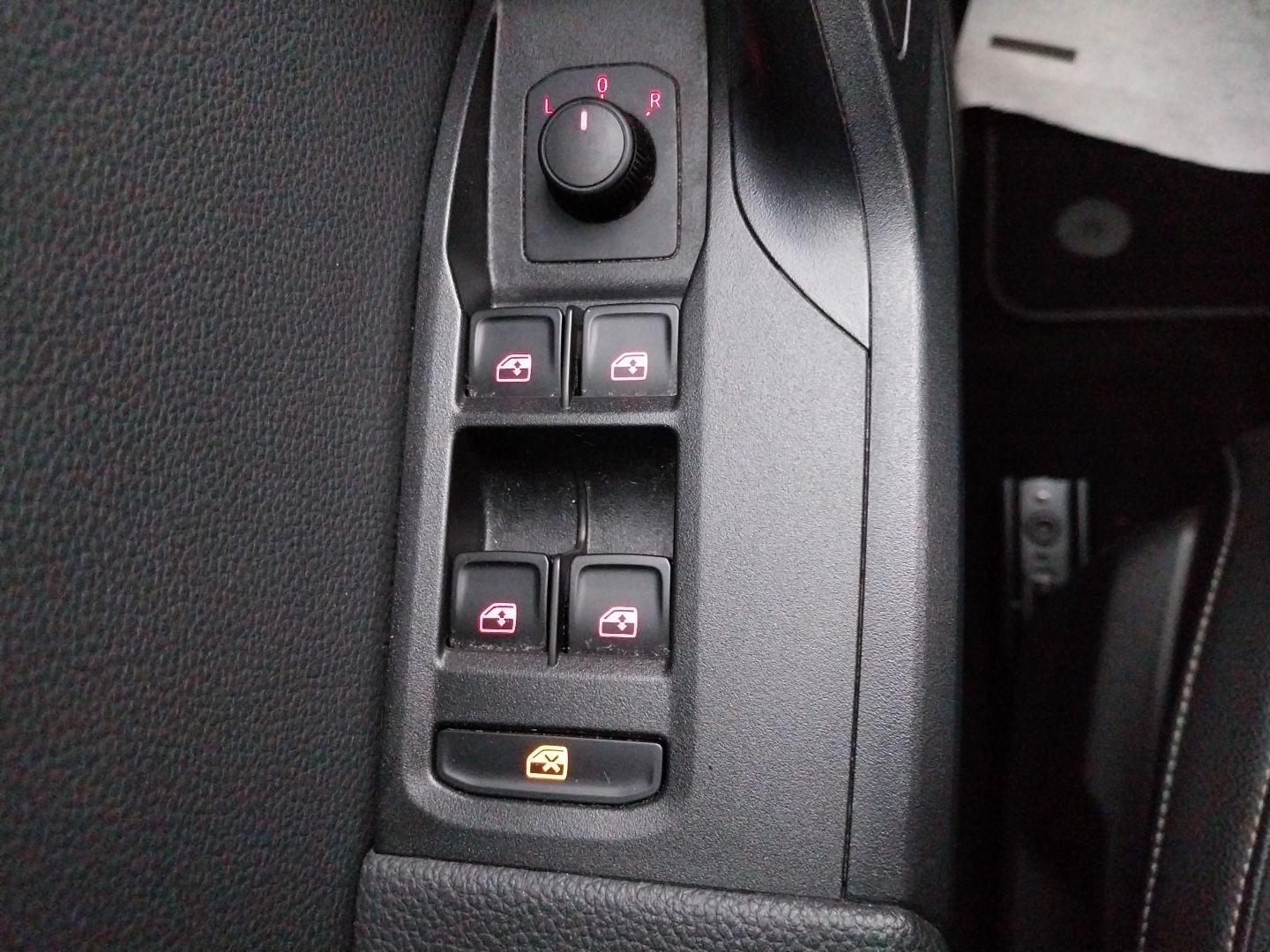 SEAT_ARONA_PANNEAU-DE-PORTE-ARRIERE-DROIT