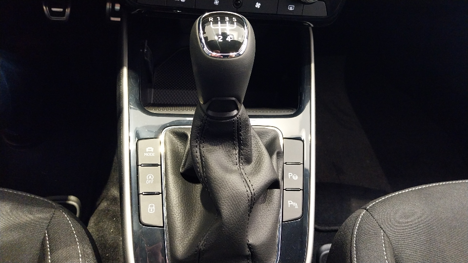 SKODA_FABIA_CONSOLE-CENTRALE-CAMERA-DE-RECUL