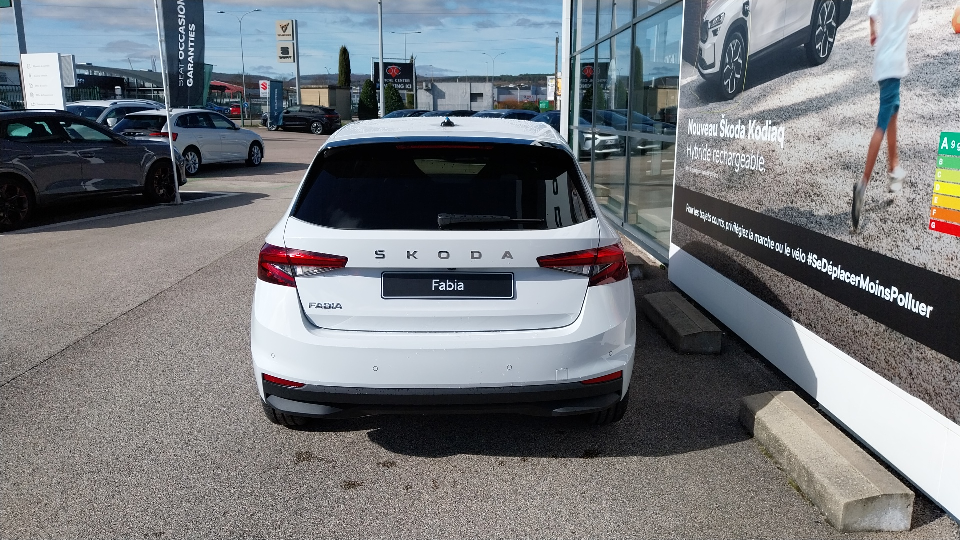 SKODA_FABIA_FACE-ARRIERE