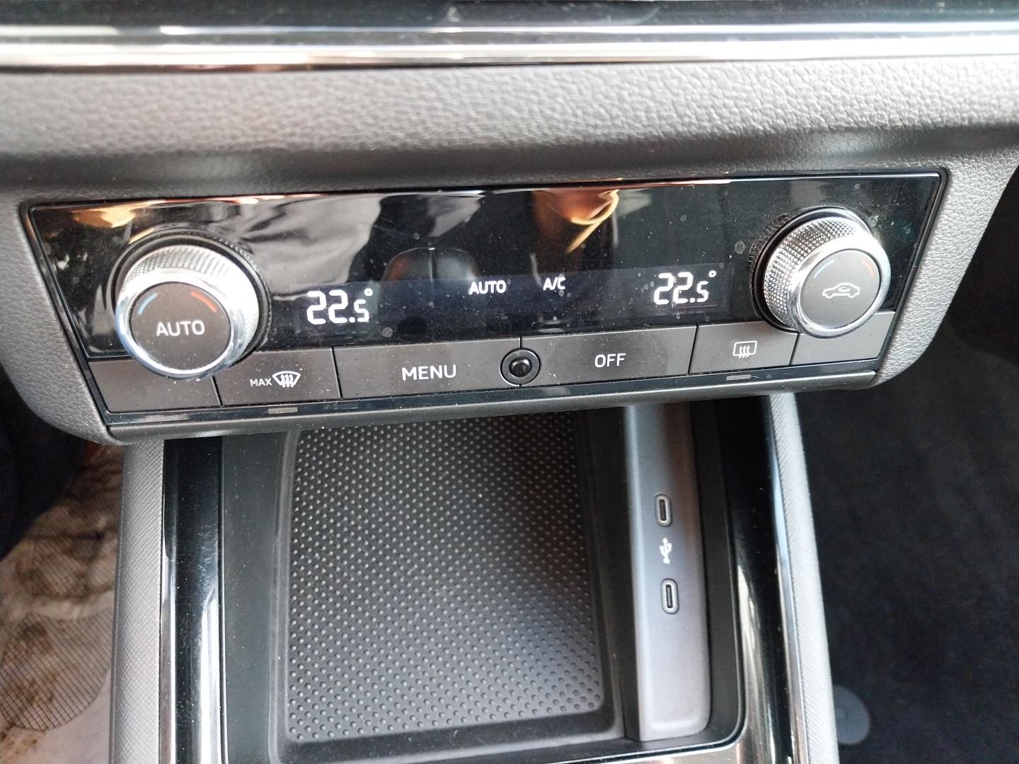 SKODA_KAMIQ_CONSOLE-CENTRALE-CAMERA-DE-RECUL