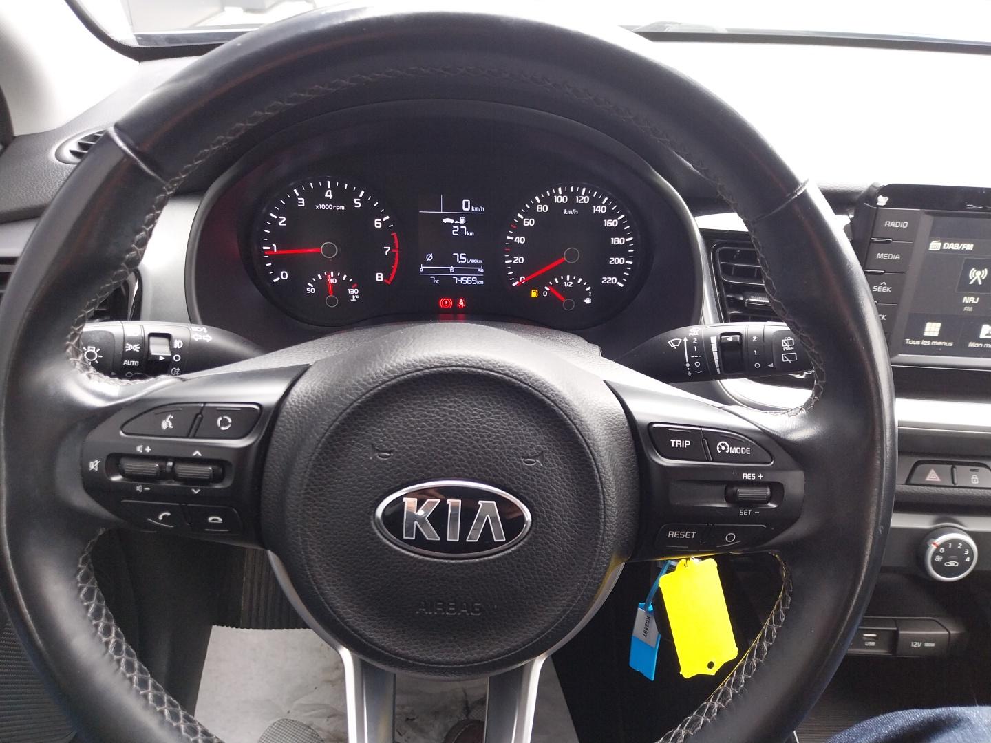 KIA_STONIC_ASSISE-ARRIERE-CENTRALE