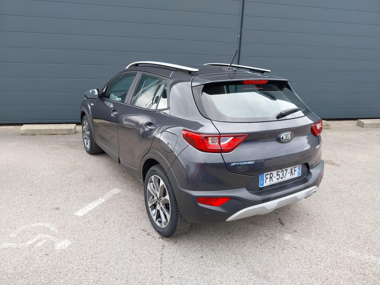 KIA_STONIC_FACE-ARRIERE
