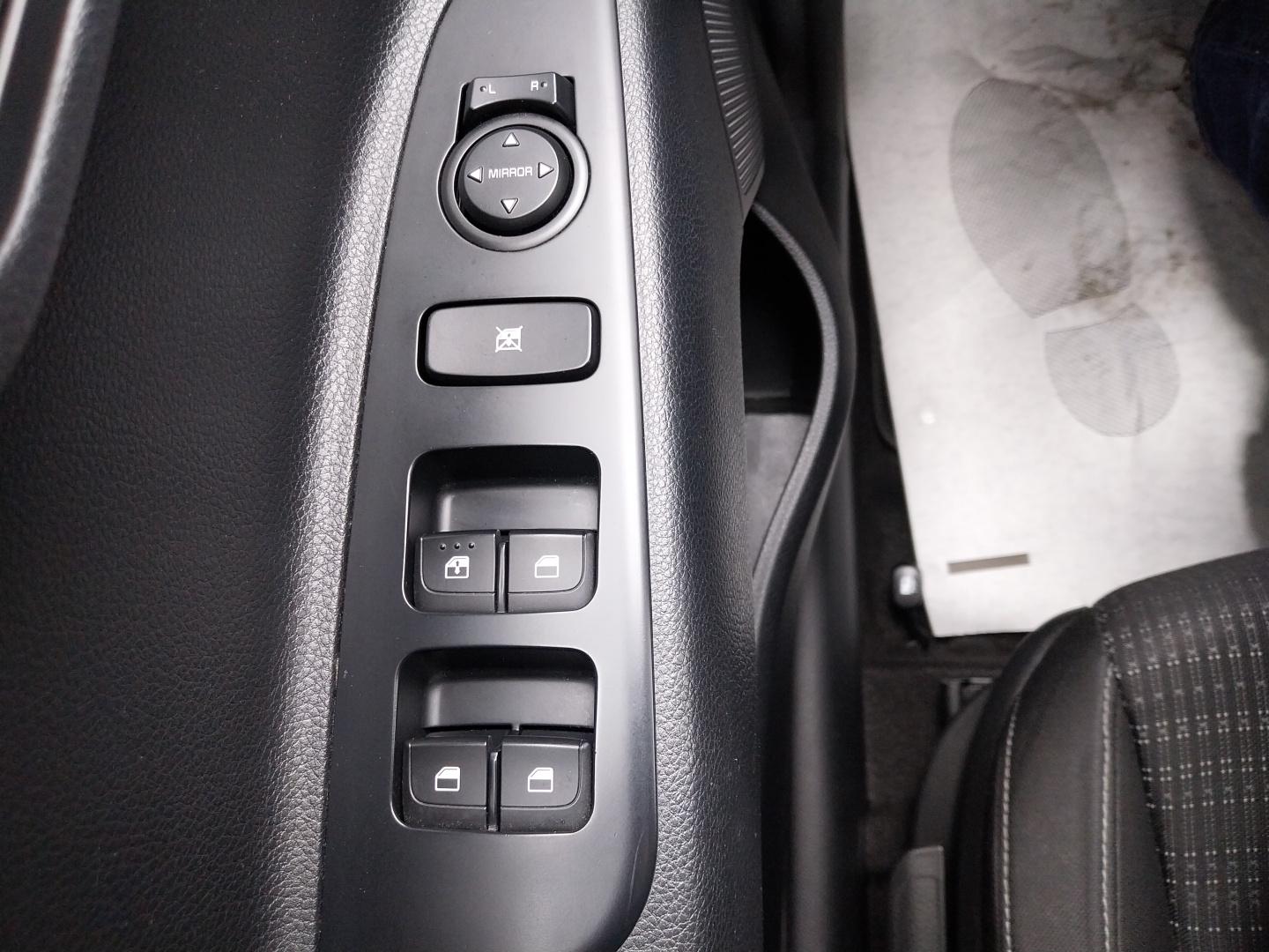 KIA_STONIC_PANNEAU-DE-PORTE-AVANT-GAUCHE