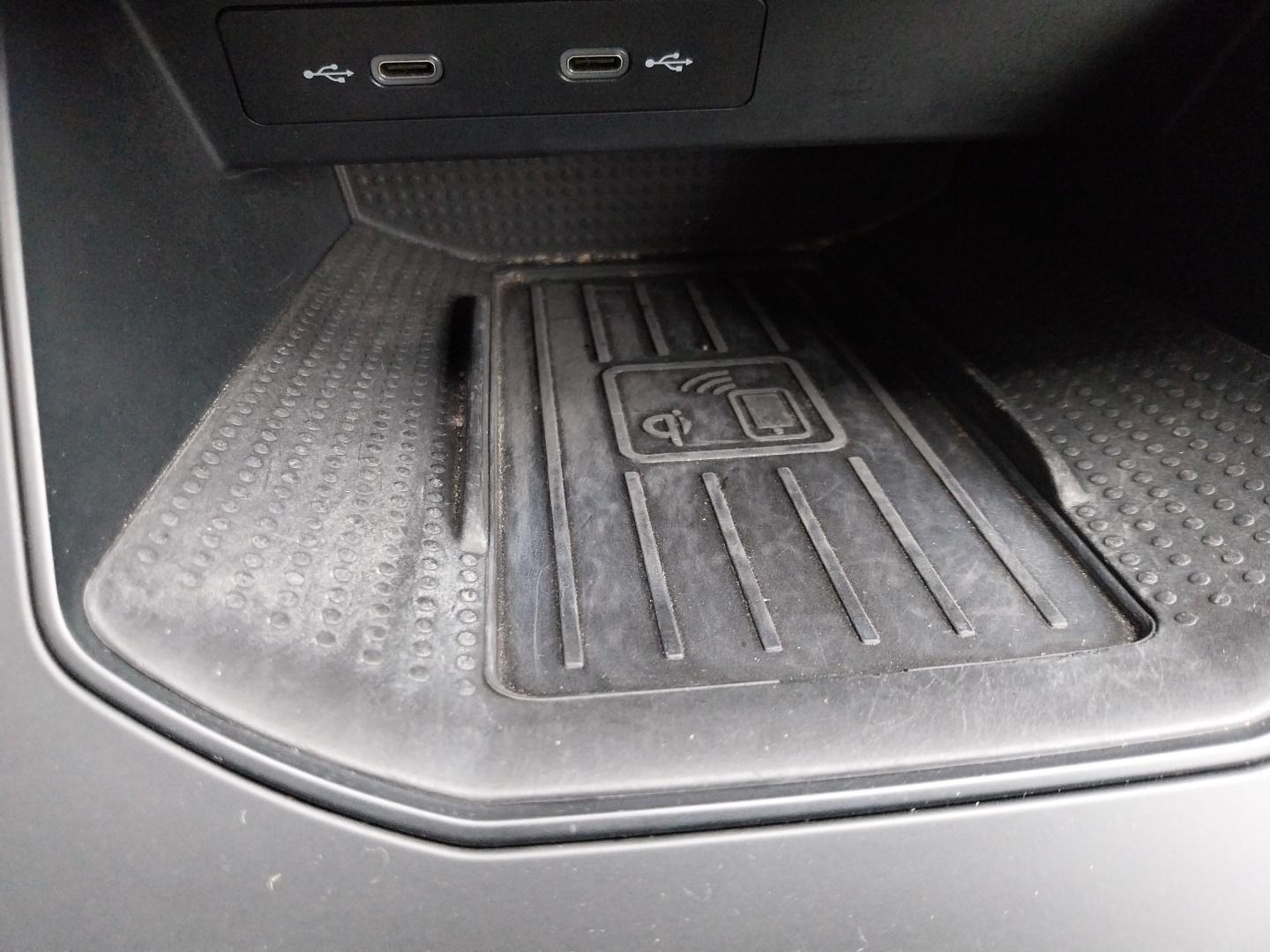 SEAT_ARONA_CONSOLE-CENTRALE-CAMERA-DE-RECUL