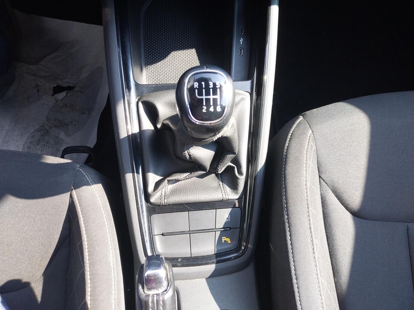 SKODA_KAMIQ_CONSOLE-CENTRALE-CAMERA-DE-RECUL