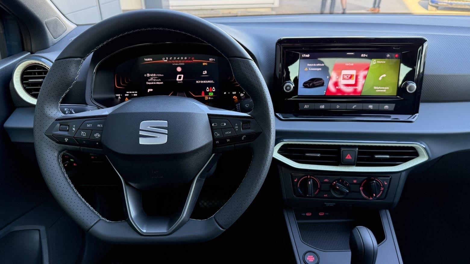 SEAT_IBIZA_POSTE-DE-PILOTAGE