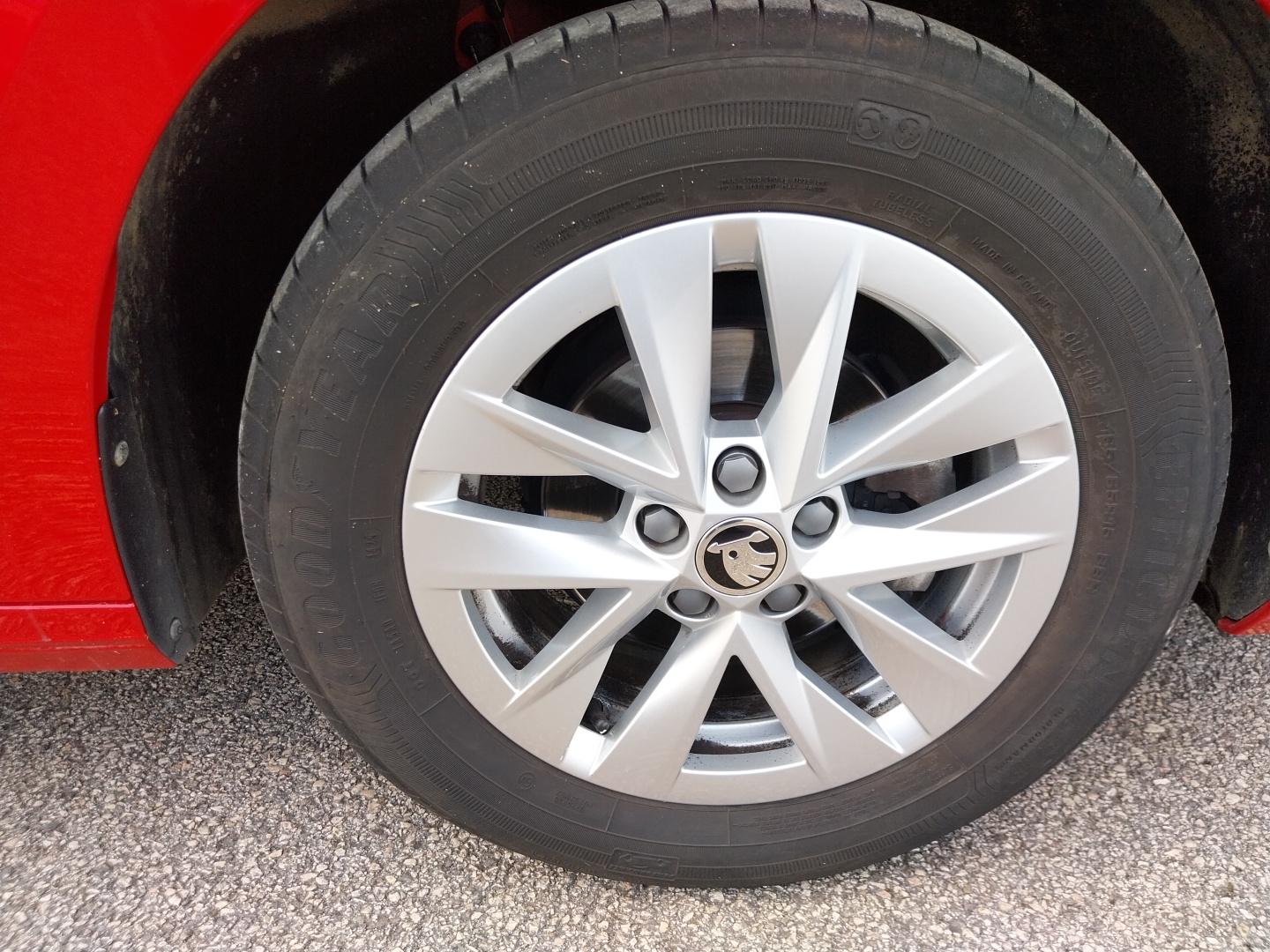 SKODA_FABIA_FACE-AVANT