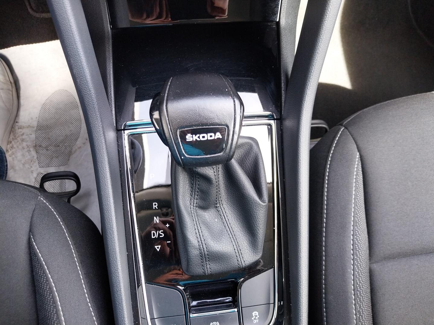 SKODA_KAROQ_CONSOLE-CENTRALE-GPS
