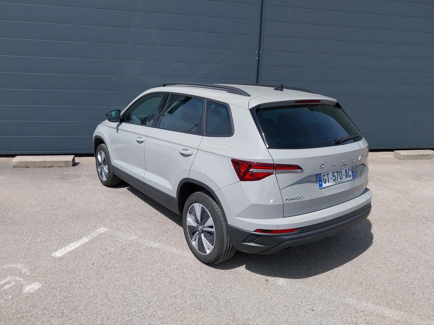SKODA_KAROQ_FACE-ARRIERE