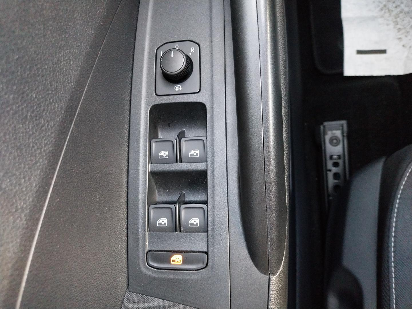 SKODA_FABIA_PANNEAU-DE-PORTE-ARRIERE-DROIT