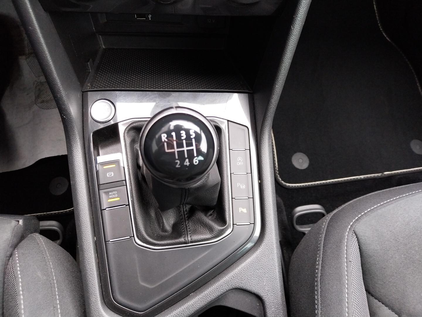 VOLKSWAGEN_TIGUAN_CONSOLE-CENTRALE-CAMERA-DE-RECUL