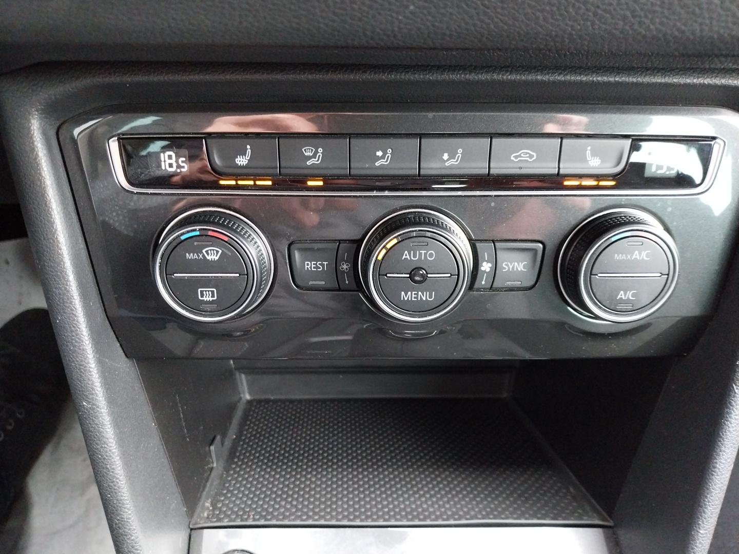 VOLKSWAGEN_TIGUAN_LEVIER-DE-VITESSE