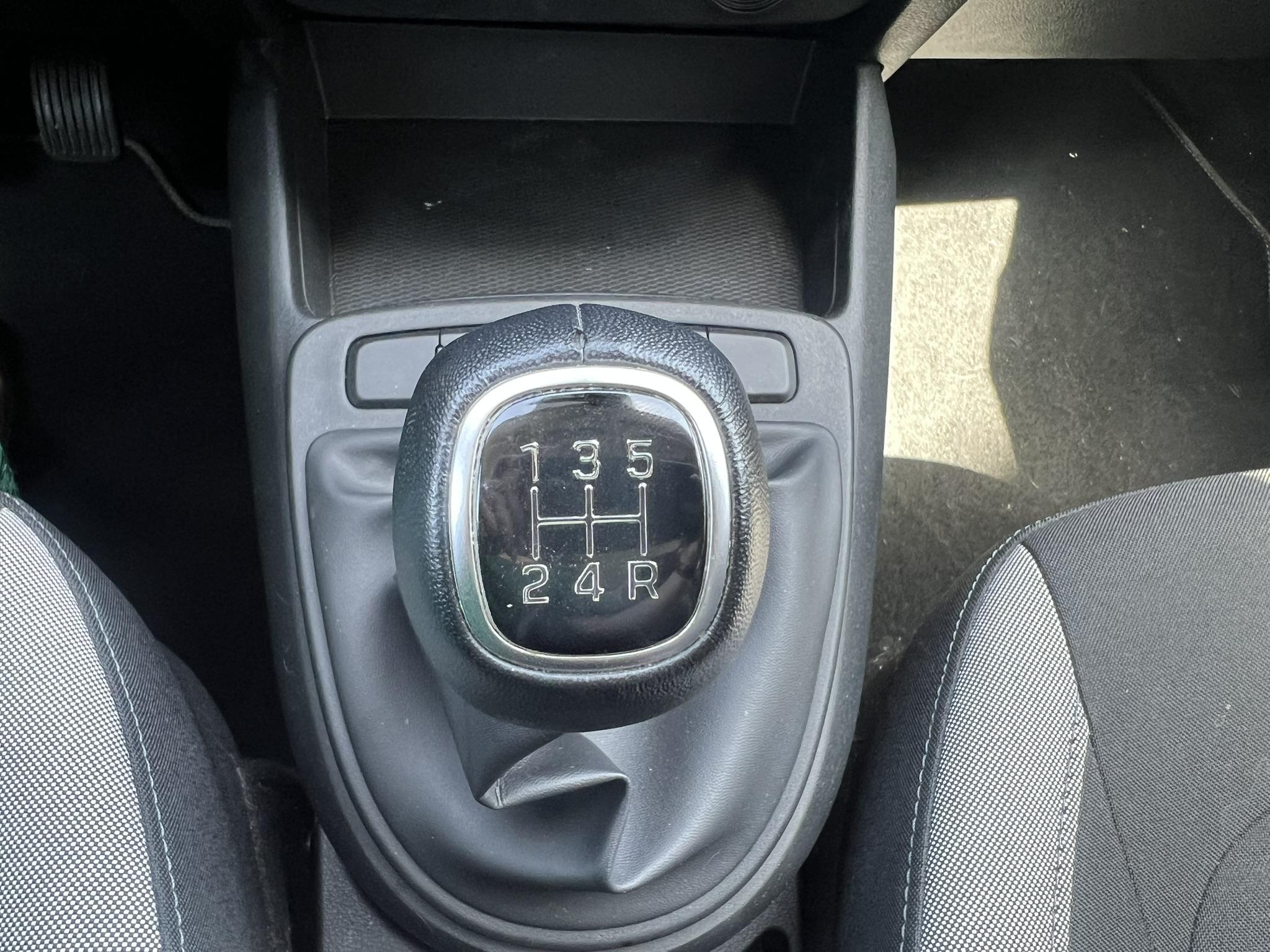 HYUNDAI_I10_INTERIEUR-CONDUCTEUR