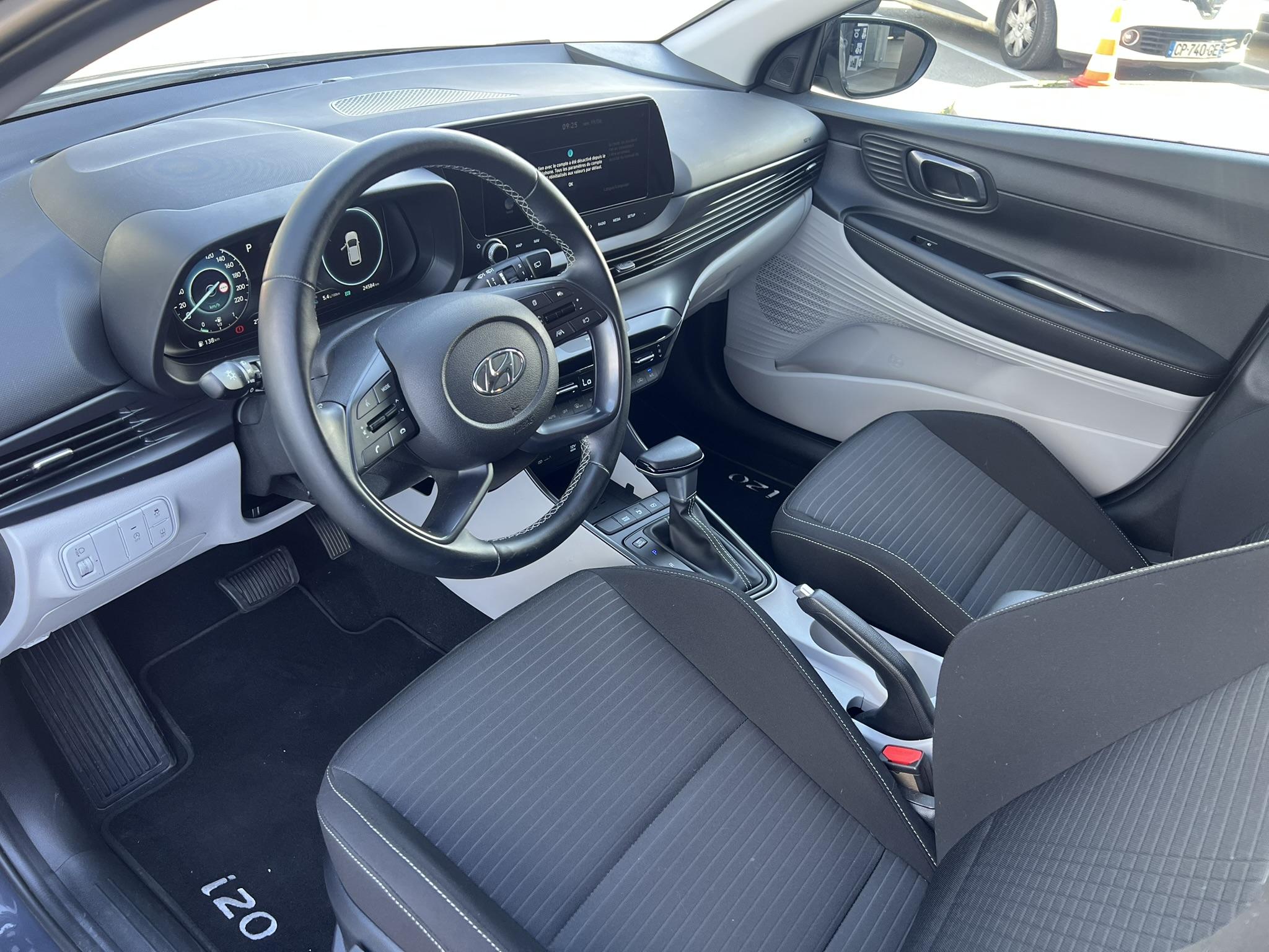 HYUNDAI_I20_34-AVANT-DROIT