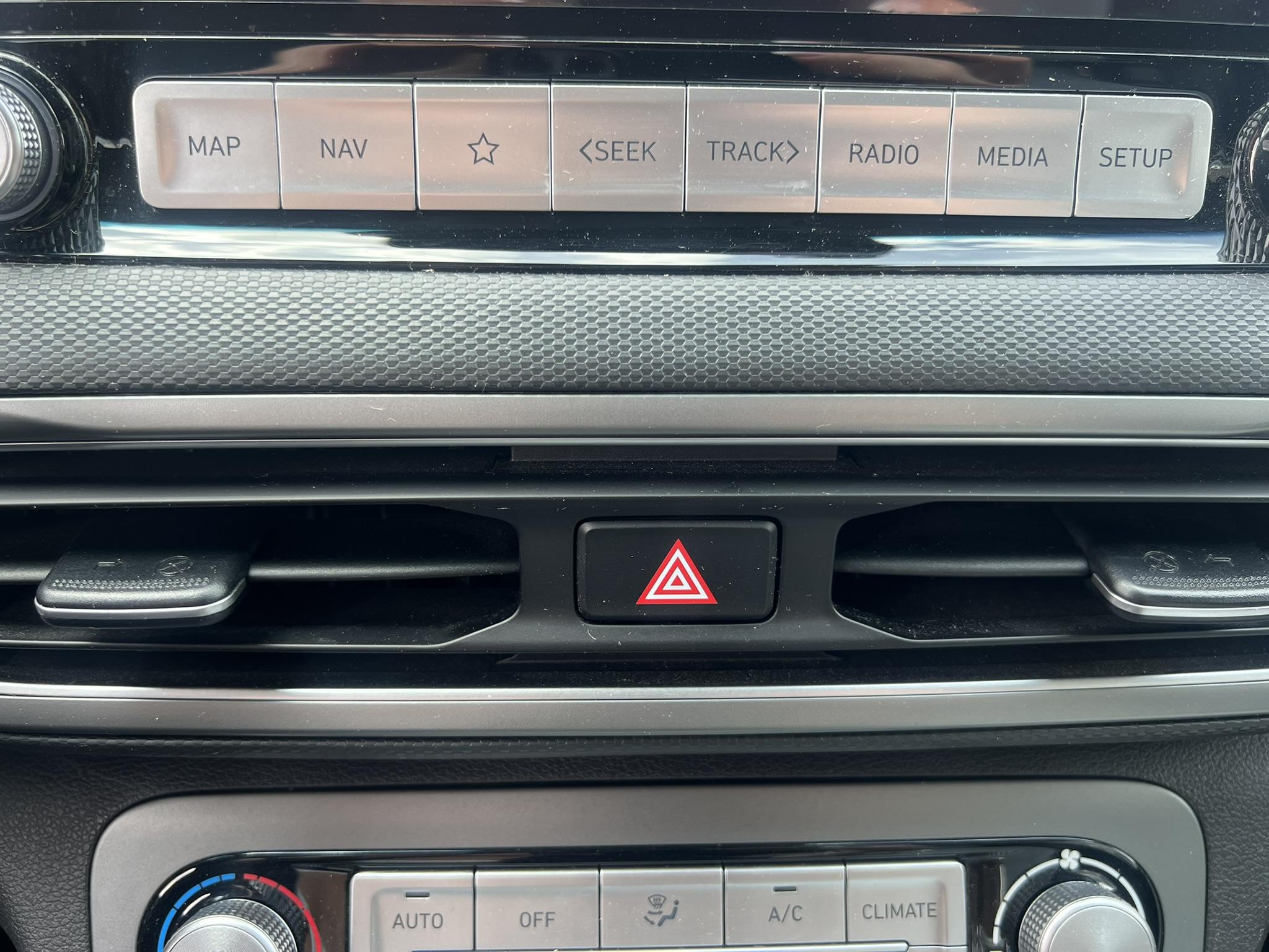 HYUNDAI_KONA-ELECTRIC_CONSOLE-CENTRALE-CAMERA-DE-RECUL