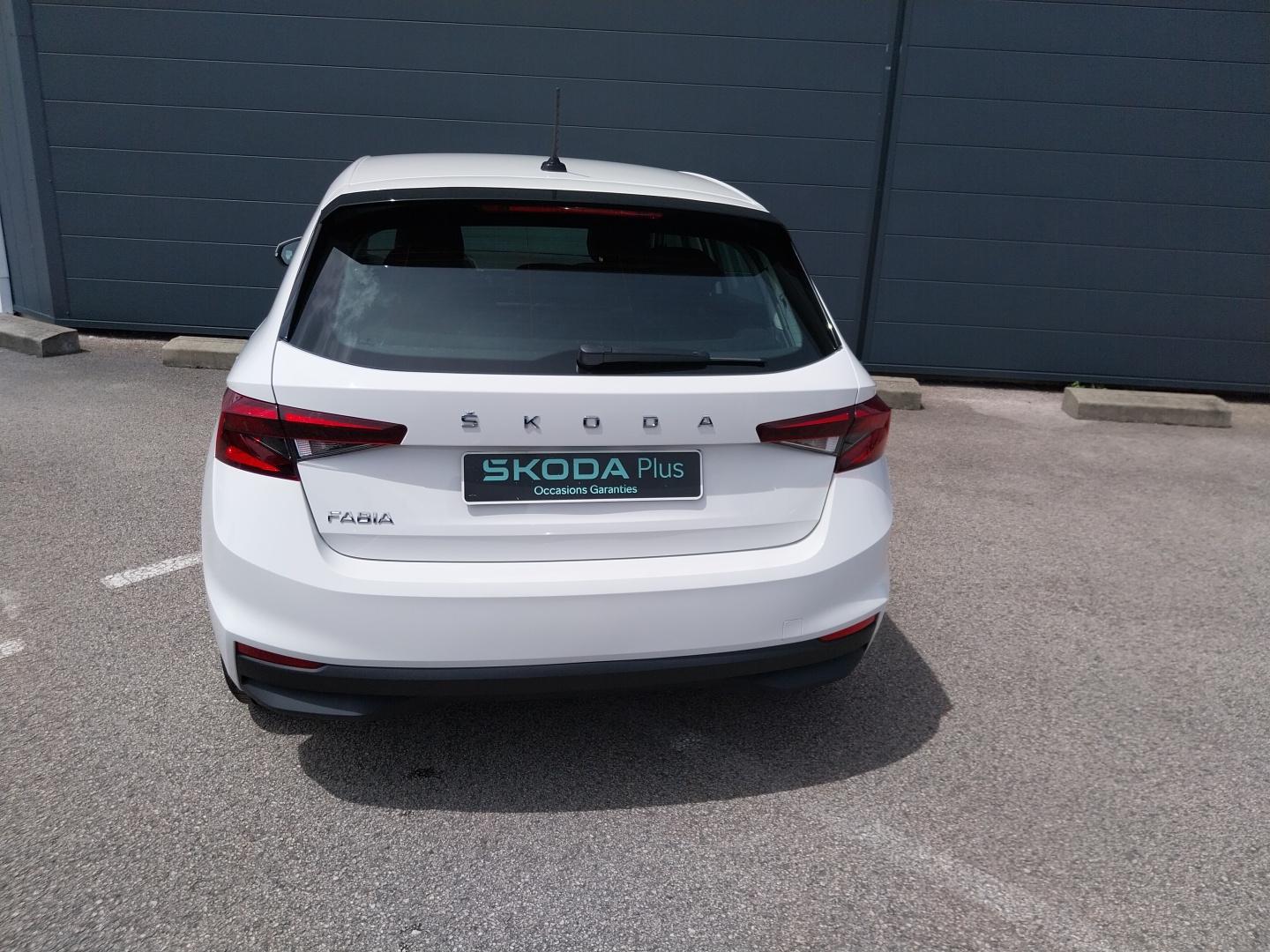SKODA_FABIA_34-ARRIERE-DROIT