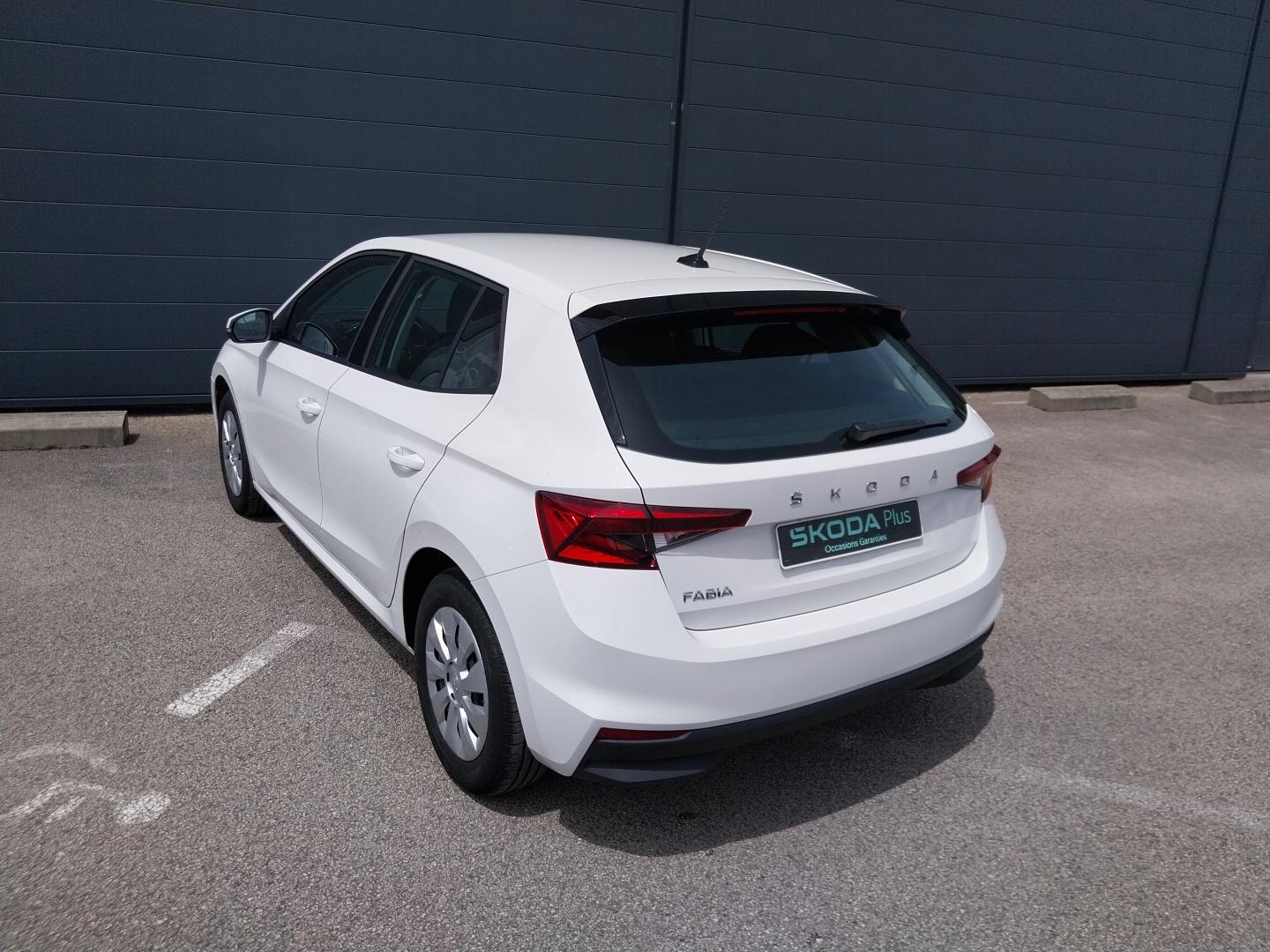 SKODA_FABIA_FACE-ARRIERE