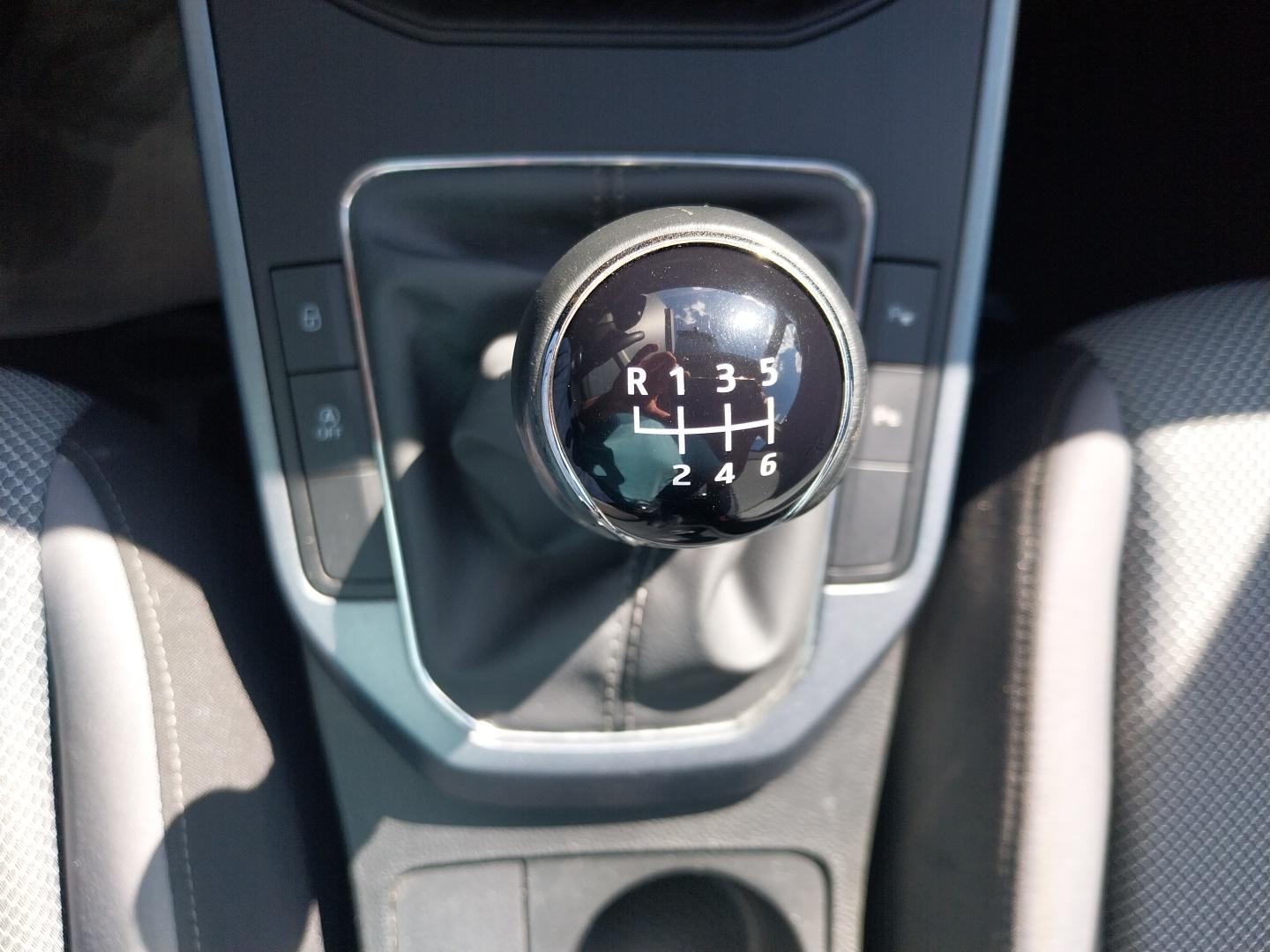 SEAT_ARONA_CONSOLE-CENTRALE