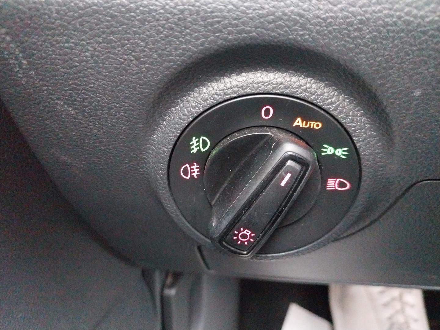 SEAT_IBIZA_COMMANDE-DE-COFFRE