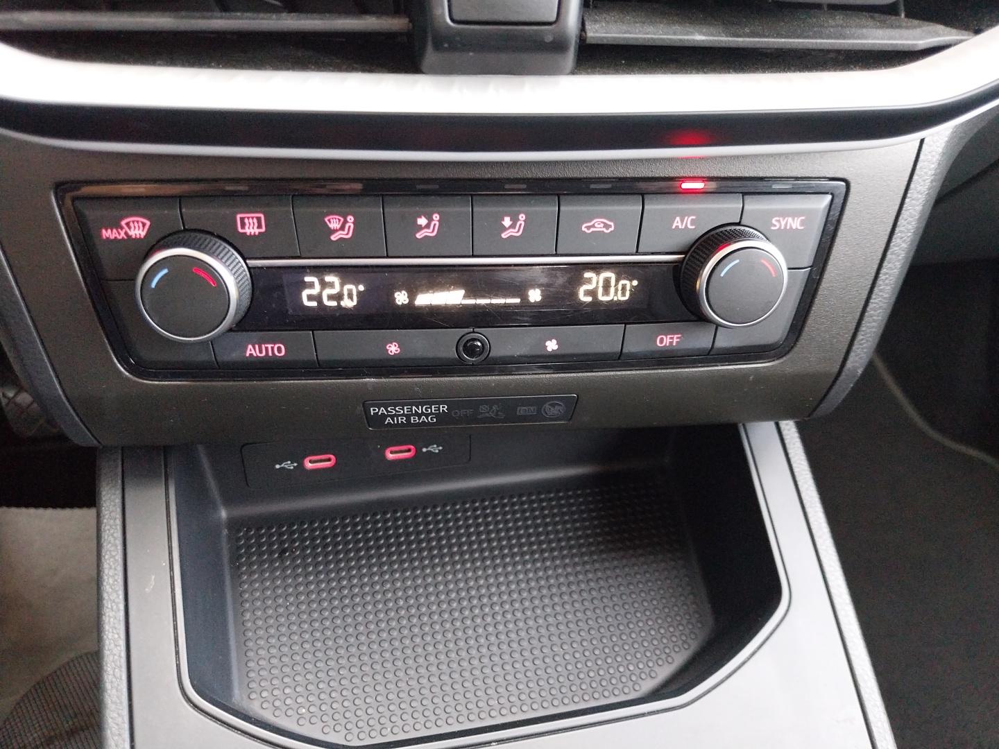 SEAT_IBIZA_CONSOLE-CENTRALE-CAMERA-DE-RECUL