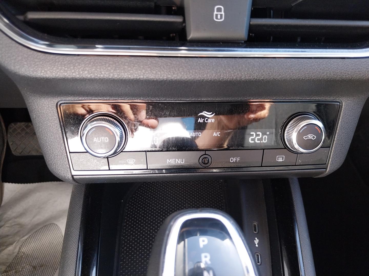 SKODA_SCALA_CONSOLE-CENTRALE-CAMERA-DE-RECUL