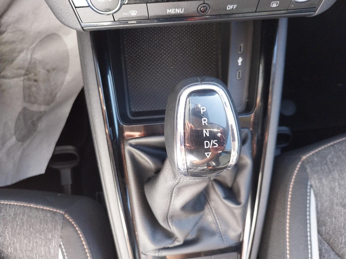SKODA_SCALA_CONSOLE-CENTRALE-GPS