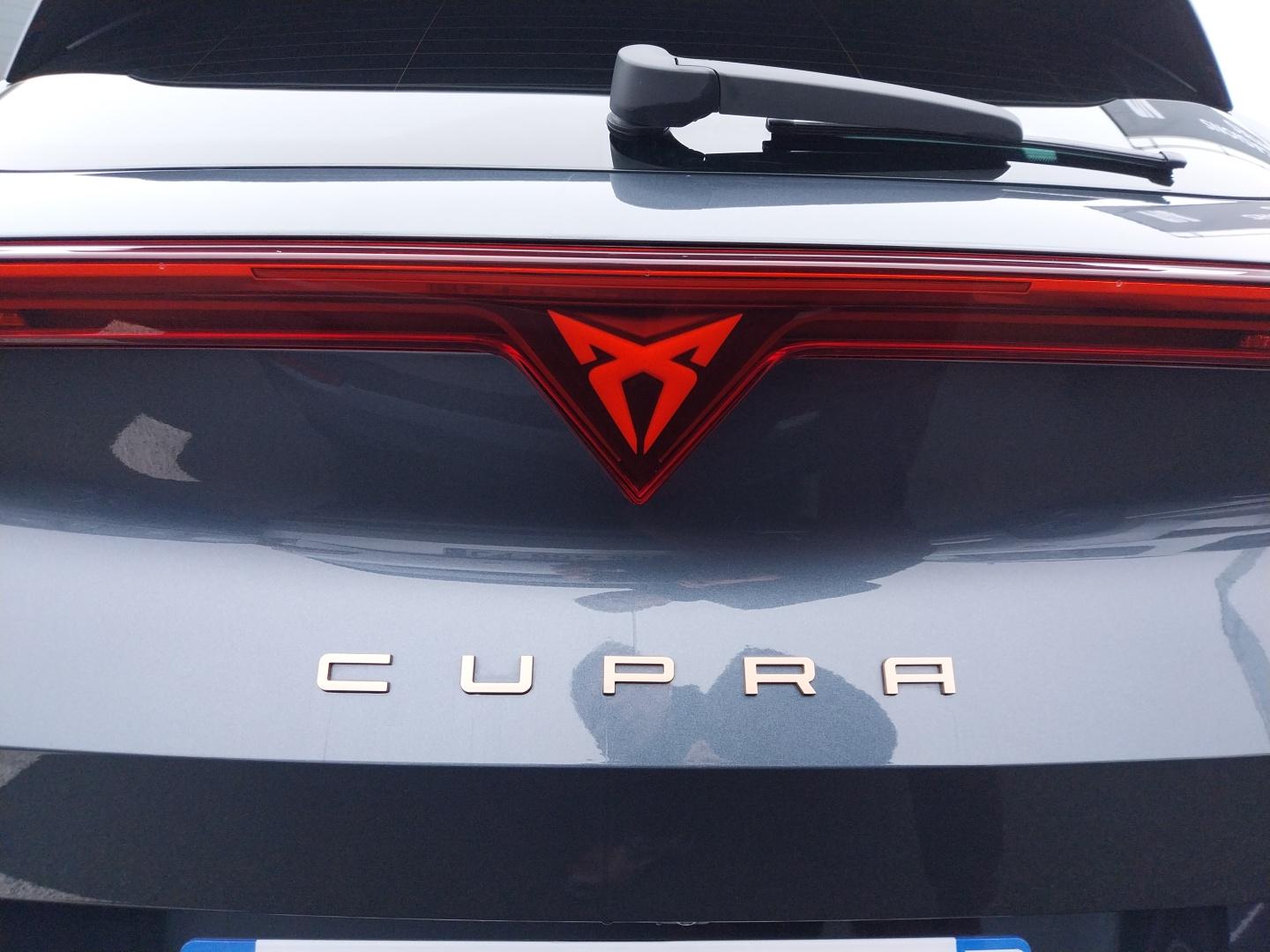 CUPRA_FORMENTOR_PANNEAU-DE-PORTE-AVANT-DROIT