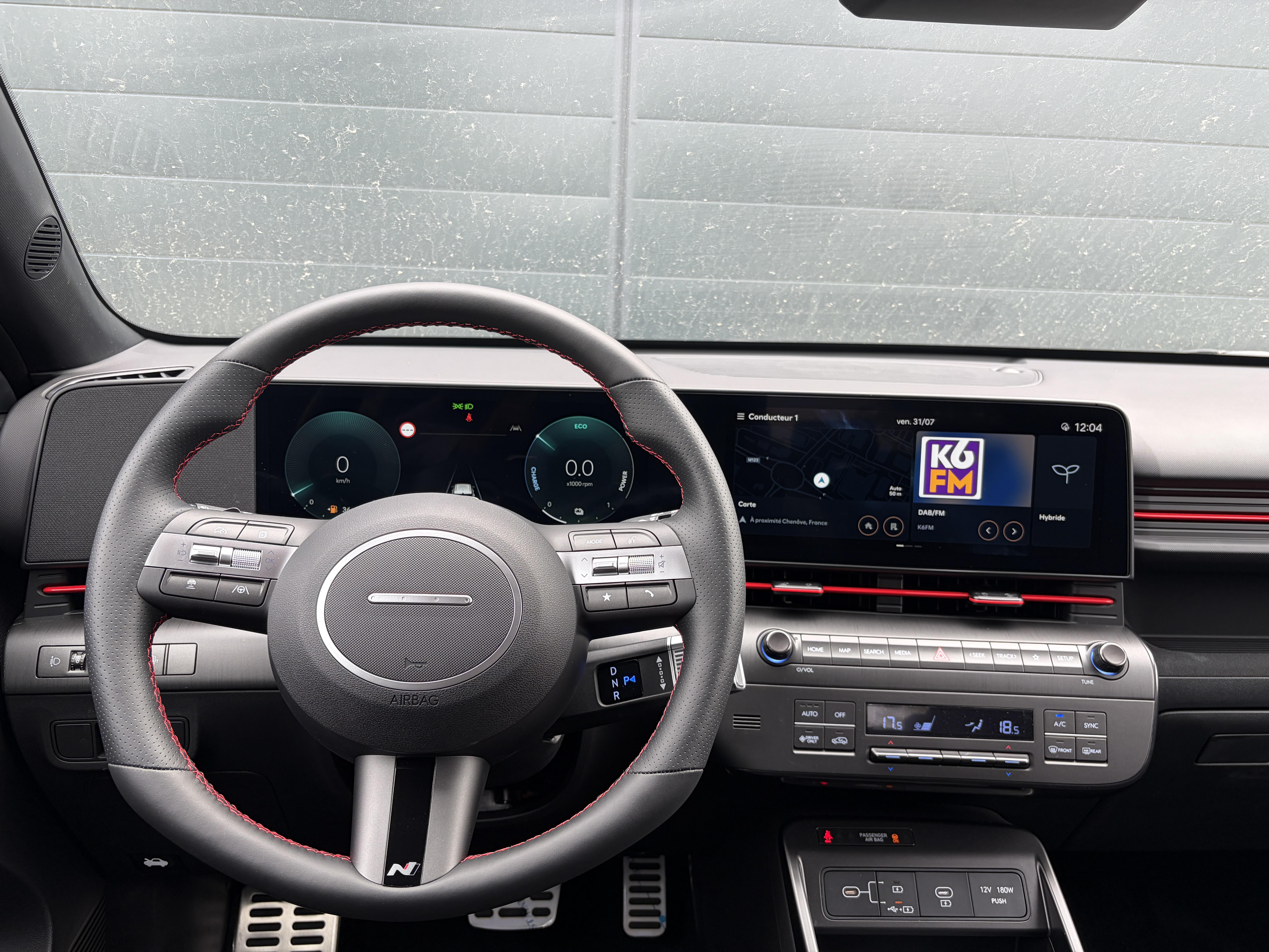 HYUNDAI_KONA_POSTE-DE-PILOTAGE