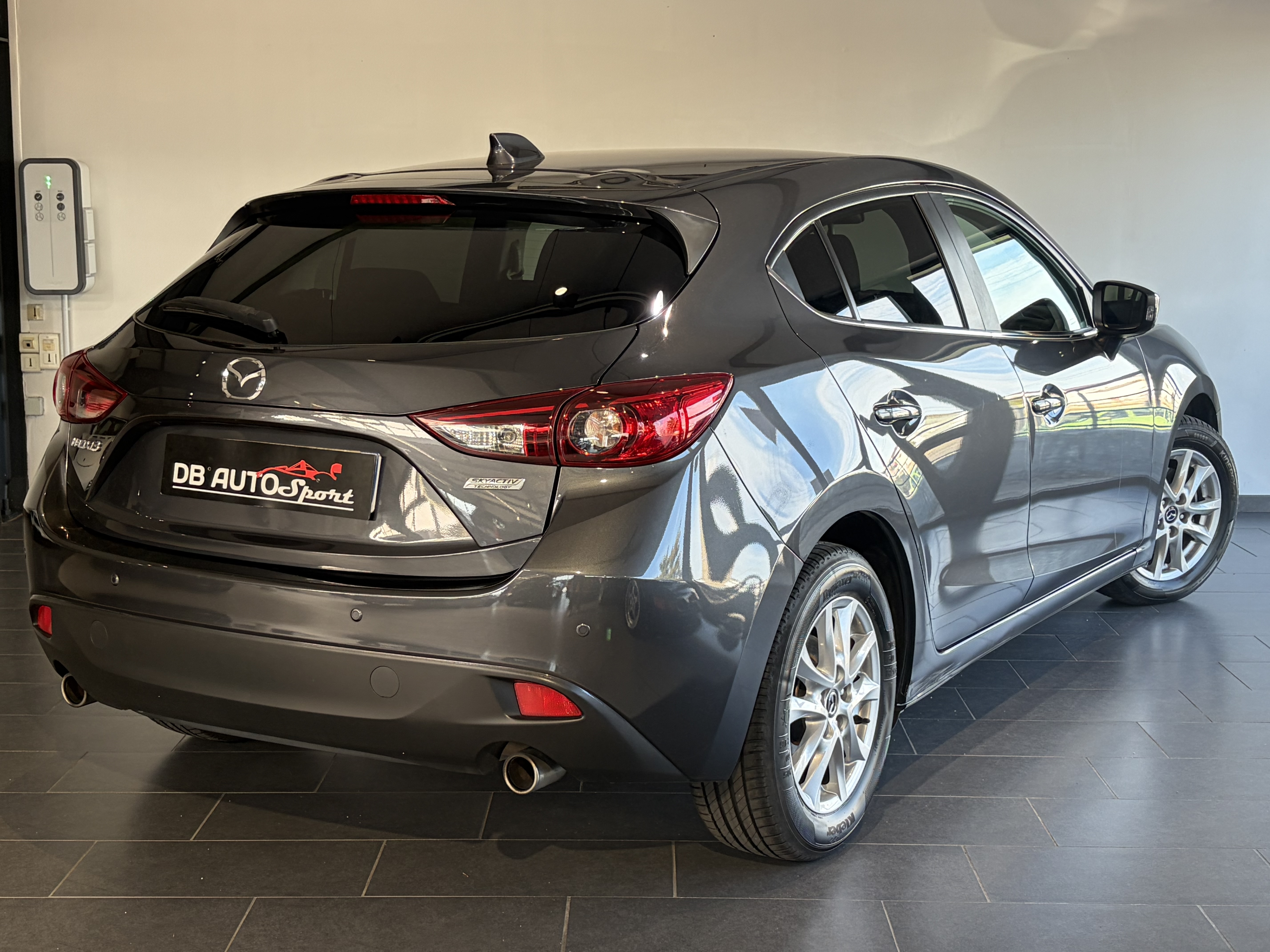 MAZDA_MAZDA3_34-ARRIERE-DROIT