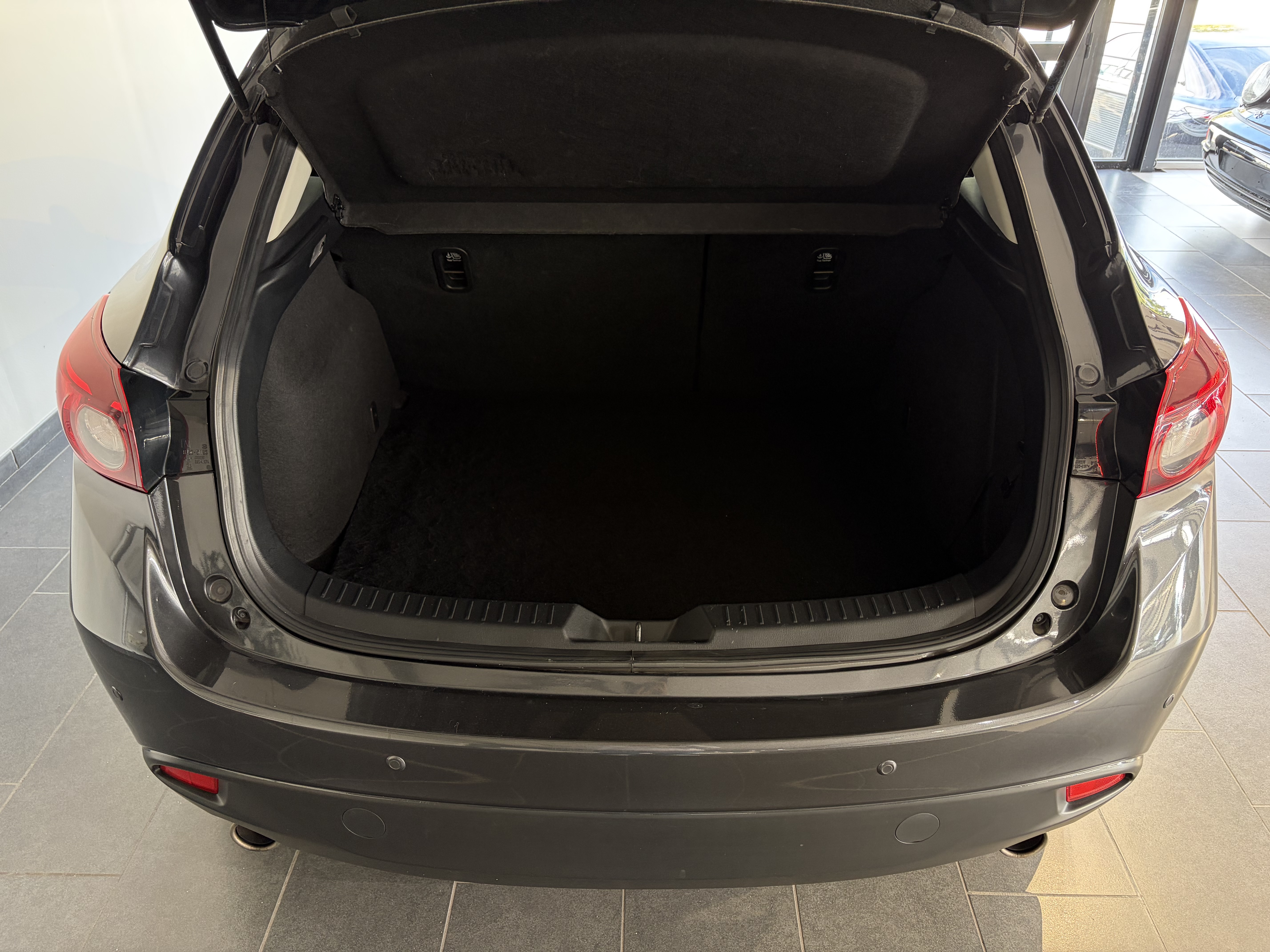 MAZDA_MAZDA3_COFFRE