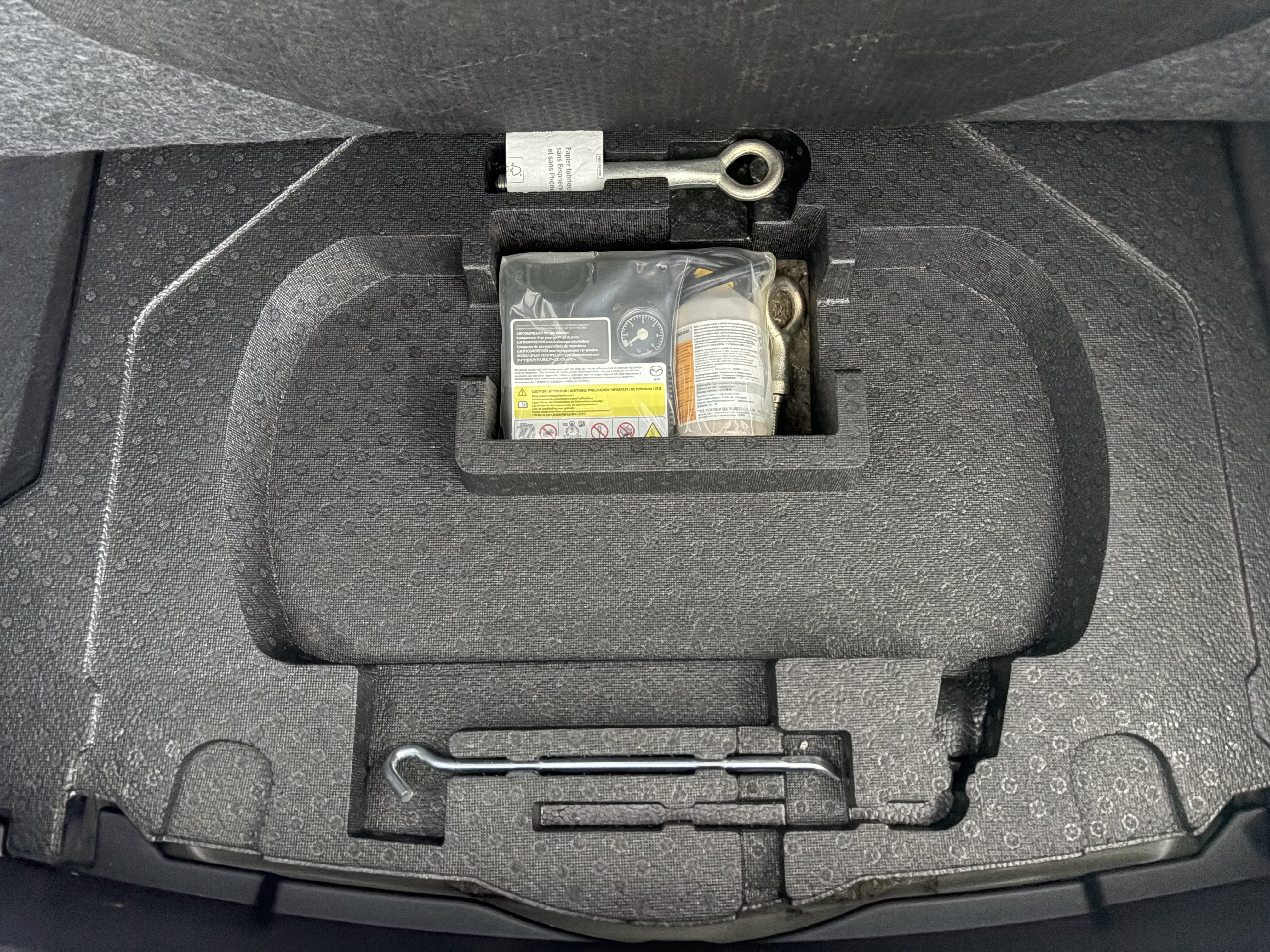 MAZDA_MAZDA3_COMMANDE-DE-COFFRE