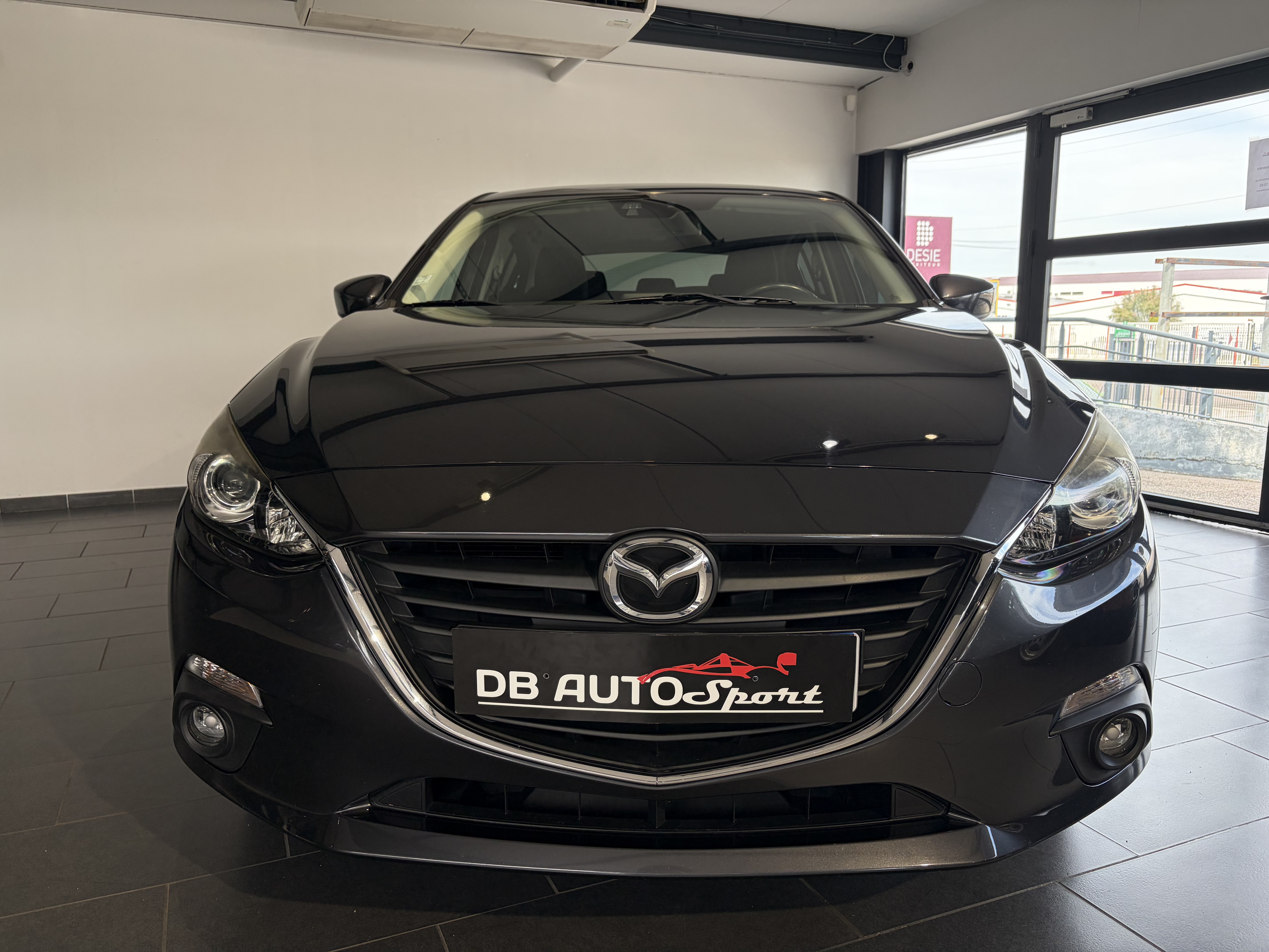 MAZDA_MAZDA3_FACE-AVANT