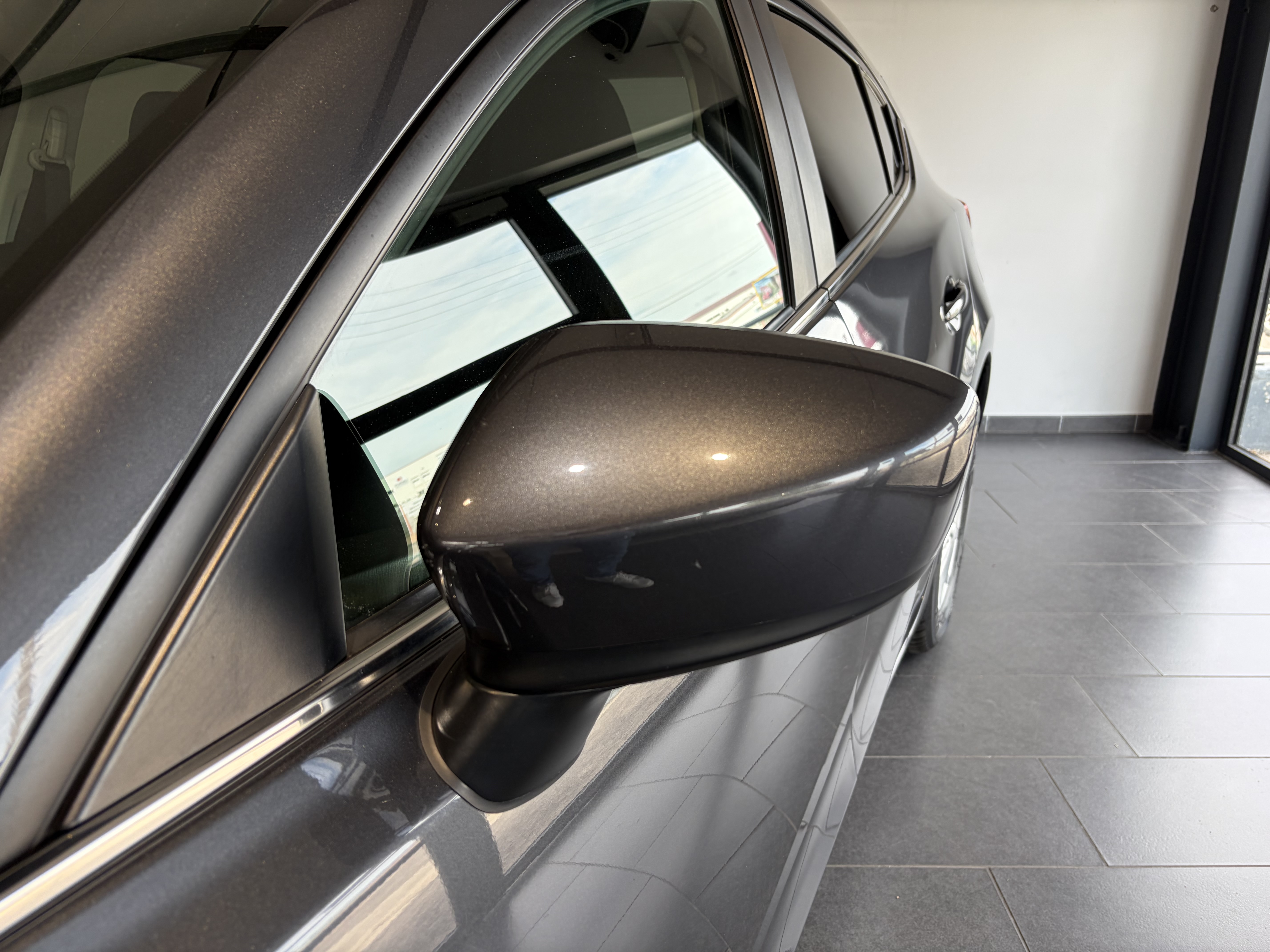 MAZDA_MAZDA3_PNEU-ARRIERE-DROIT