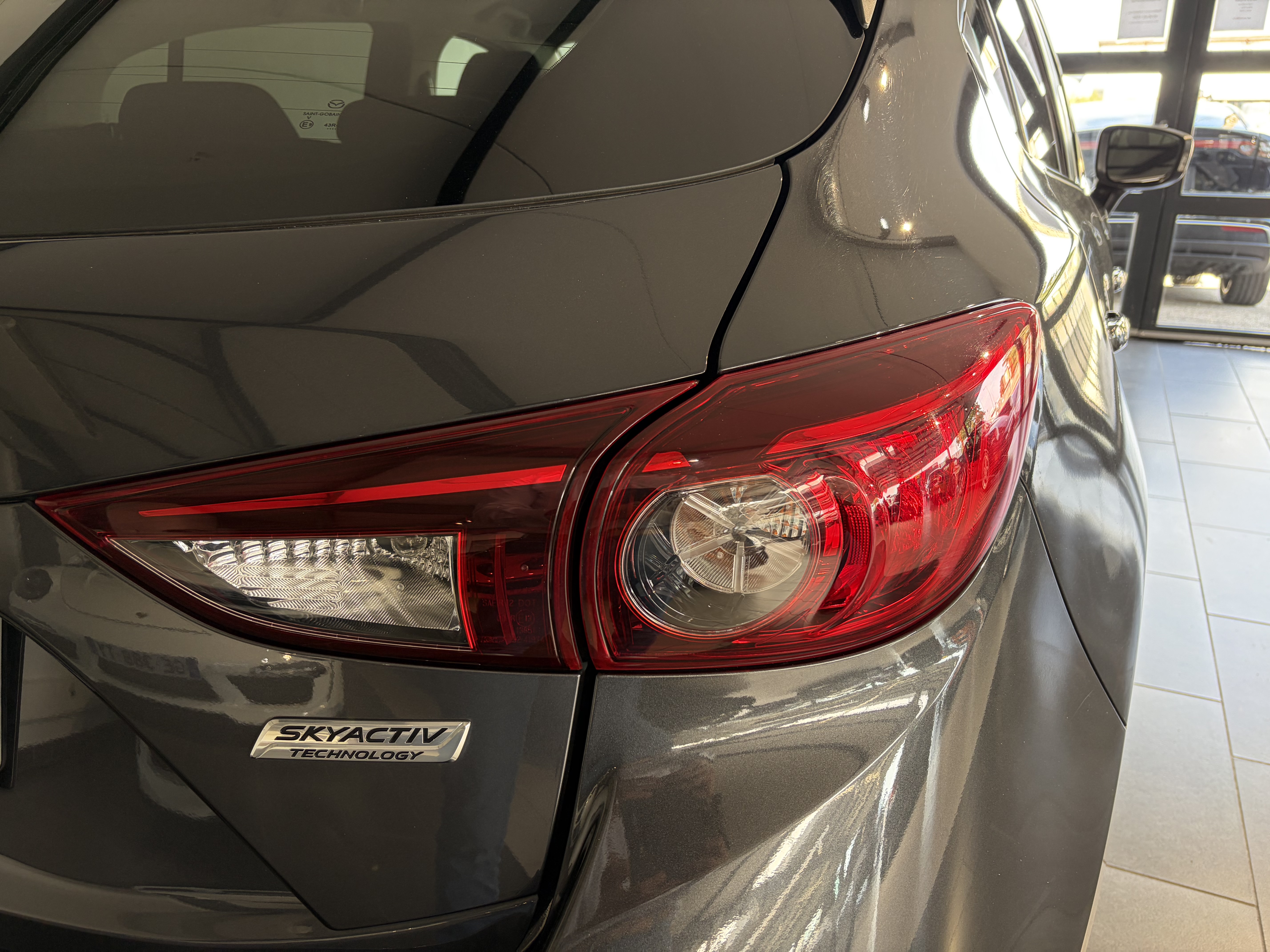 MAZDA_MAZDA3_PNEU-ARRIERE-GAUCHE