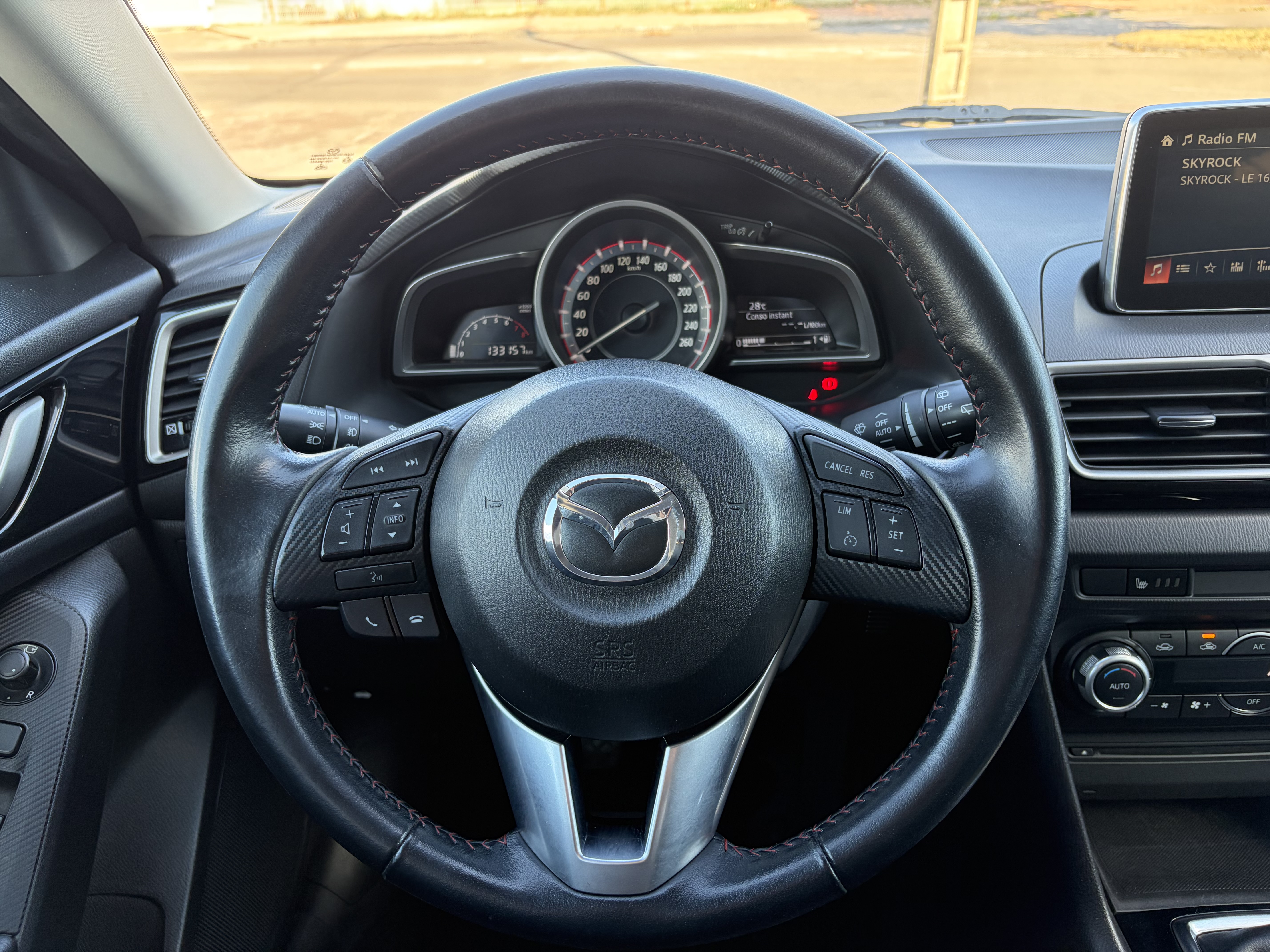 MAZDA_MAZDA3_POSTE-DE-PILOTAGE