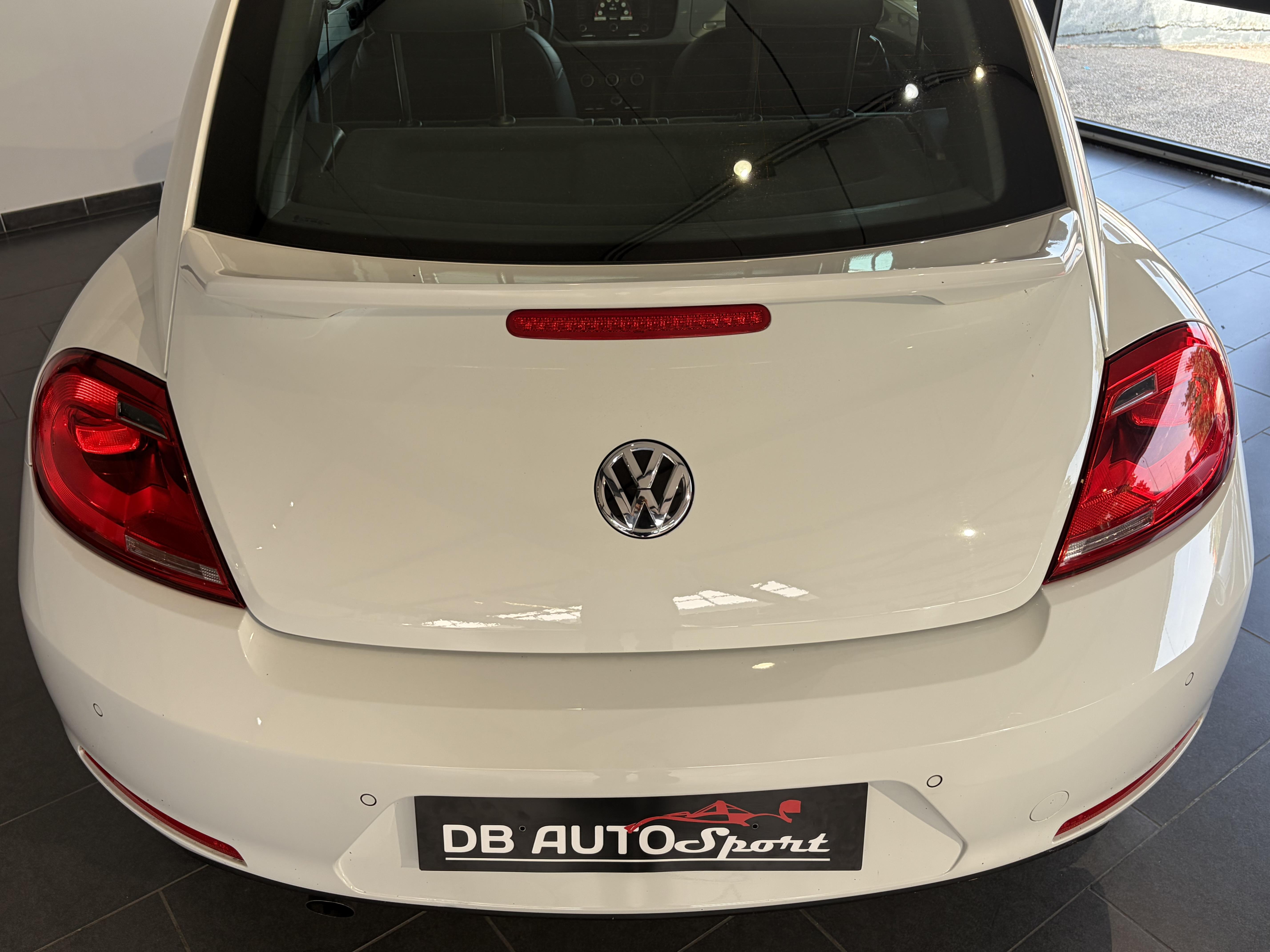 VOLKSWAGEN_COCCINELLE_FACE-ARRIERE