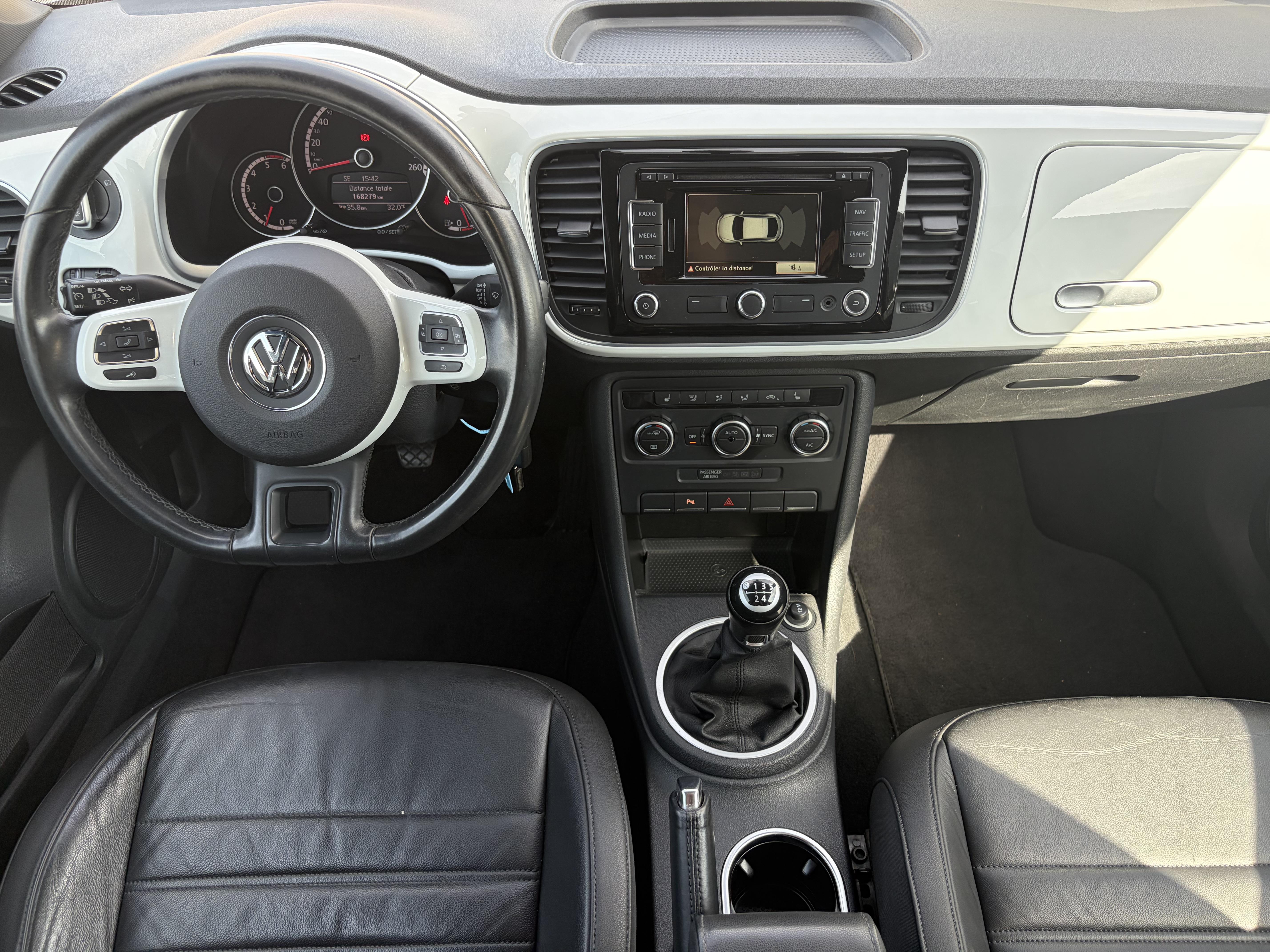 VOLKSWAGEN_COCCINELLE_PLANCHE-DE-BORD