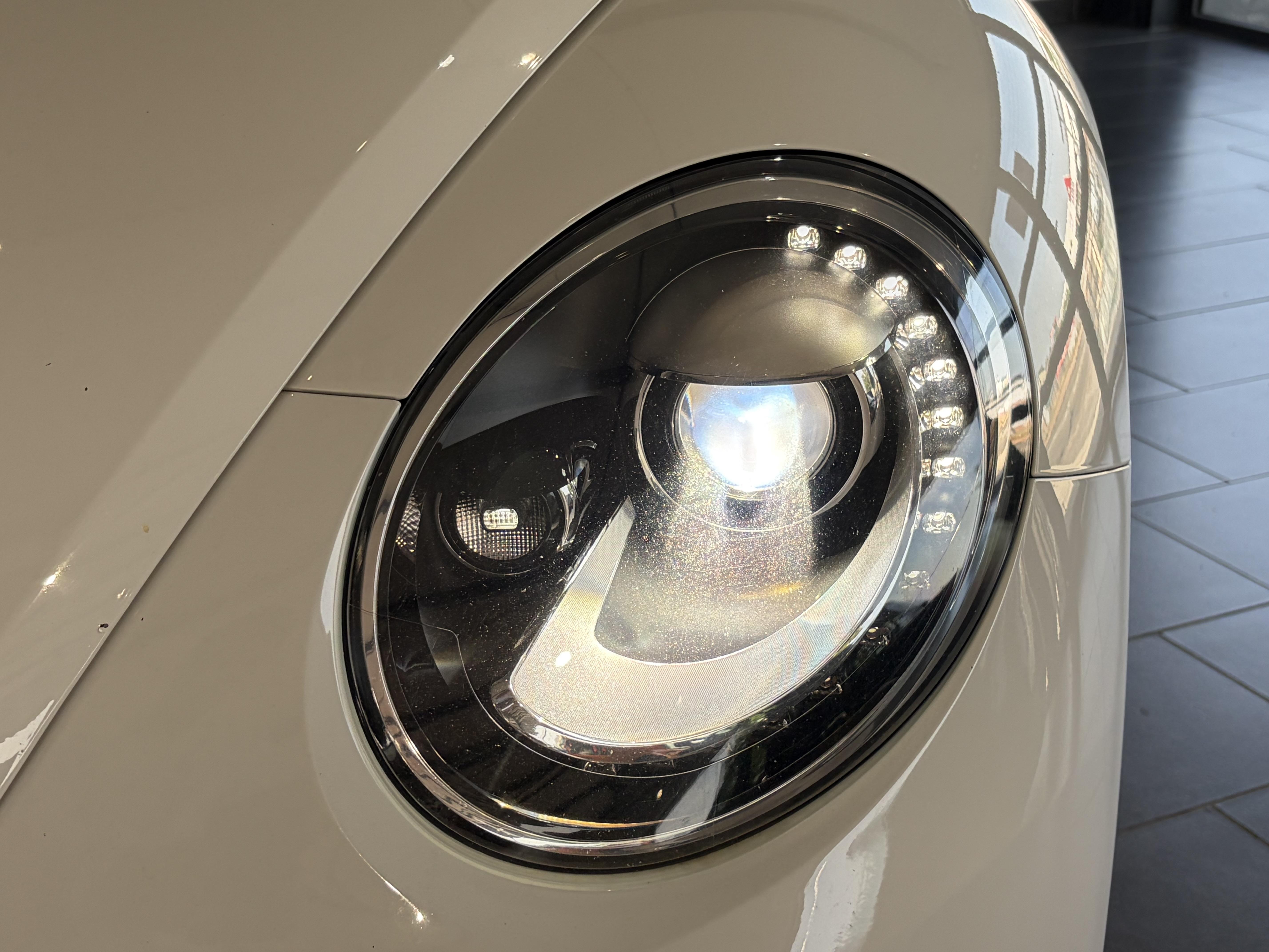 VOLKSWAGEN_COCCINELLE_PNEU-ARRIERE-GAUCHE