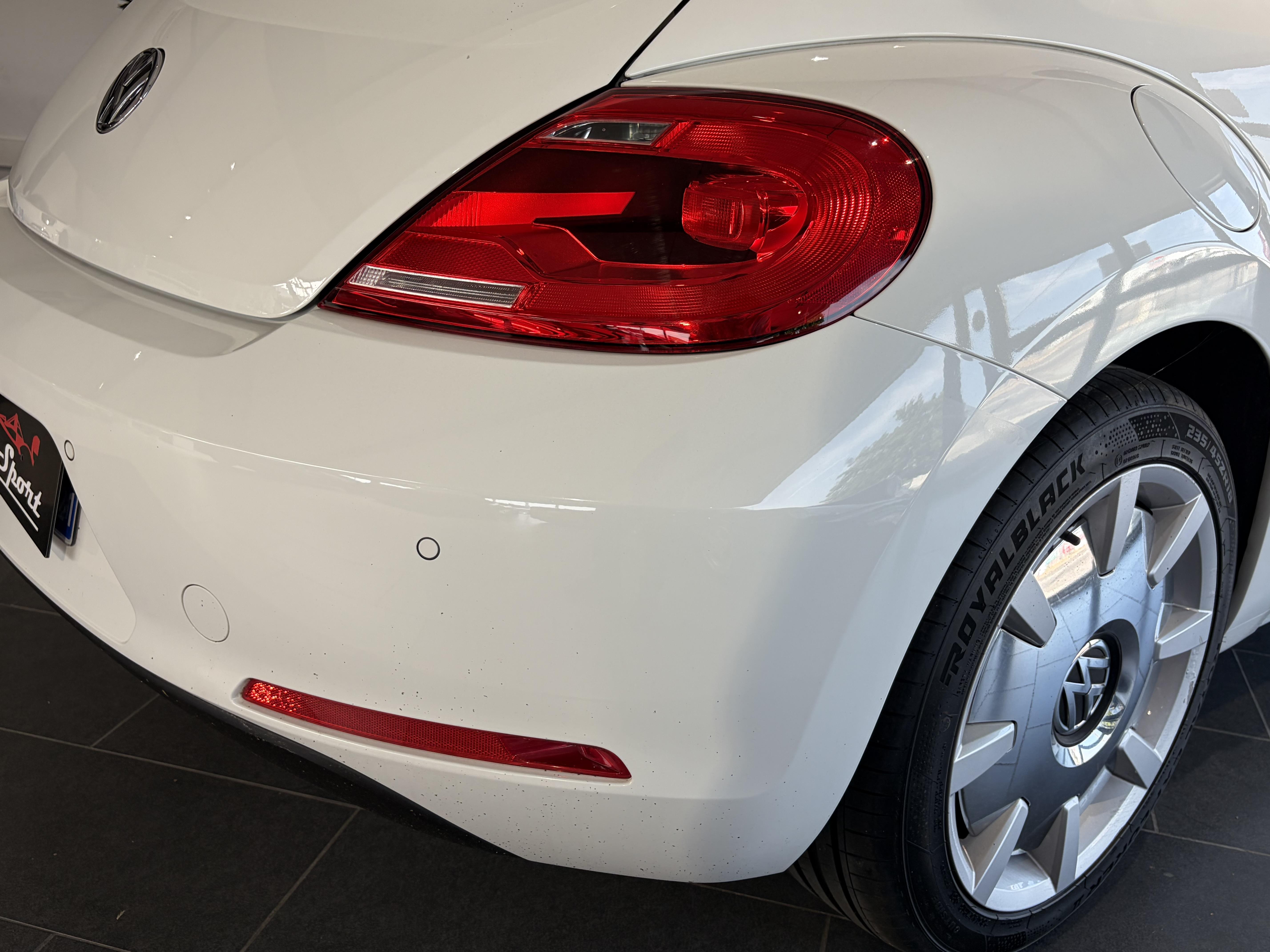 VOLKSWAGEN_COCCINELLE_PNEU-AVANT-GAUCHE