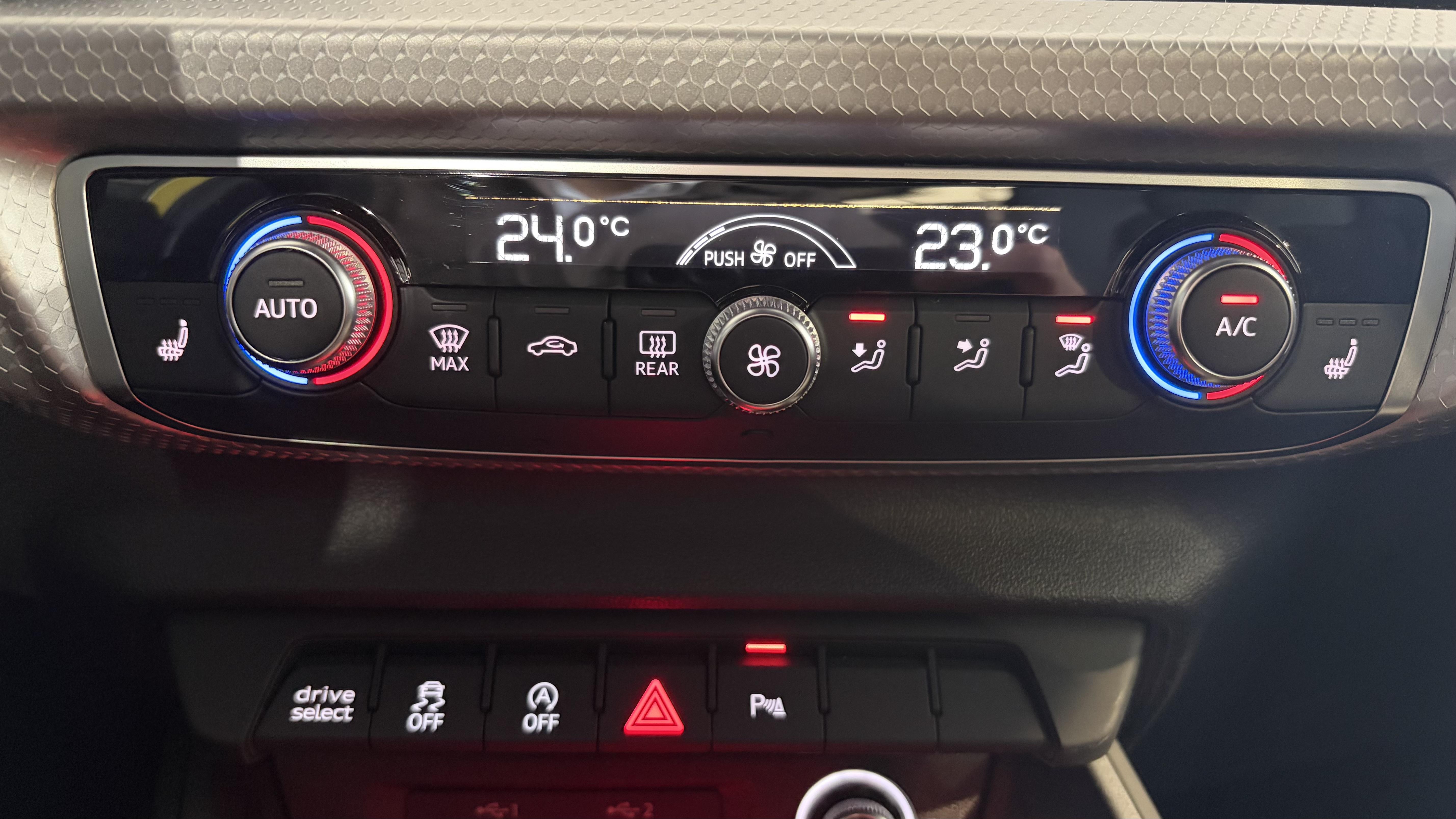 AUDI_A1-SPORTBACK_PANNEAU-DE-PORTE-AVANT-DROIT