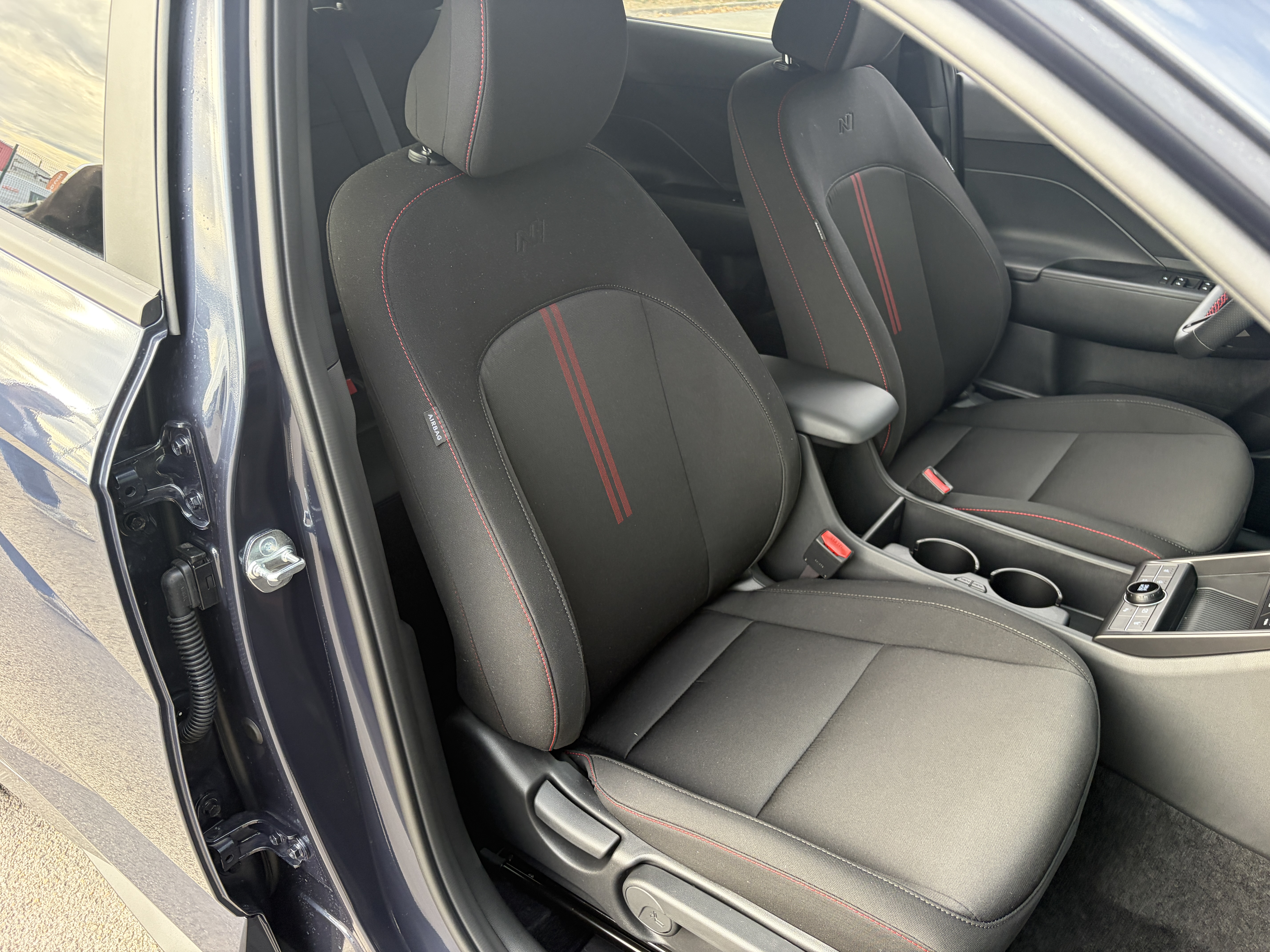 HYUNDAI_KONA_SIEGE-AVANT-PASSAGER