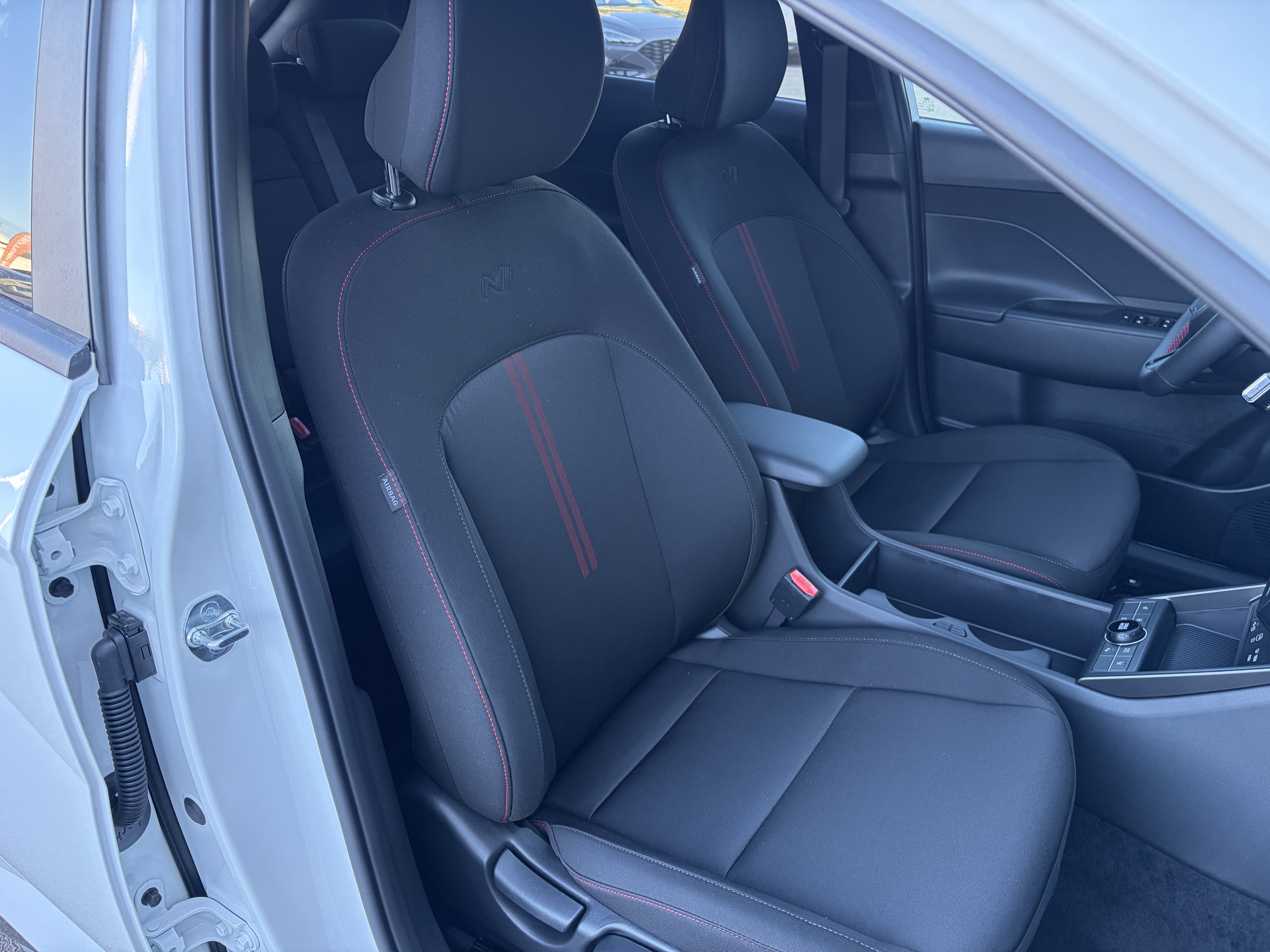 HYUNDAI_KONA_SIEGE-AVANT-PASSAGER