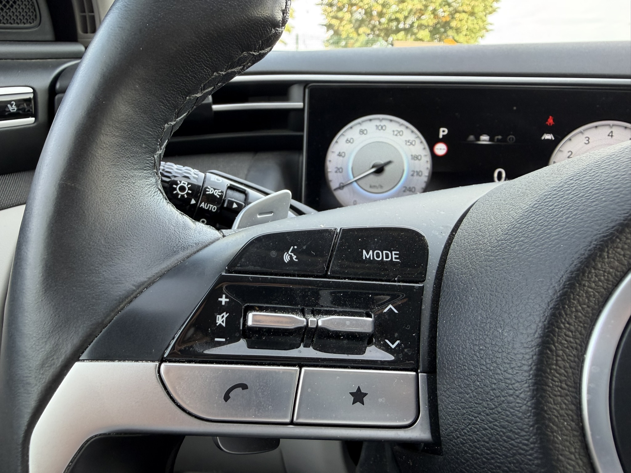 HYUNDAI_TUCSON_CONSOLE-CENTRALE-CAMERA-DE-RECUL