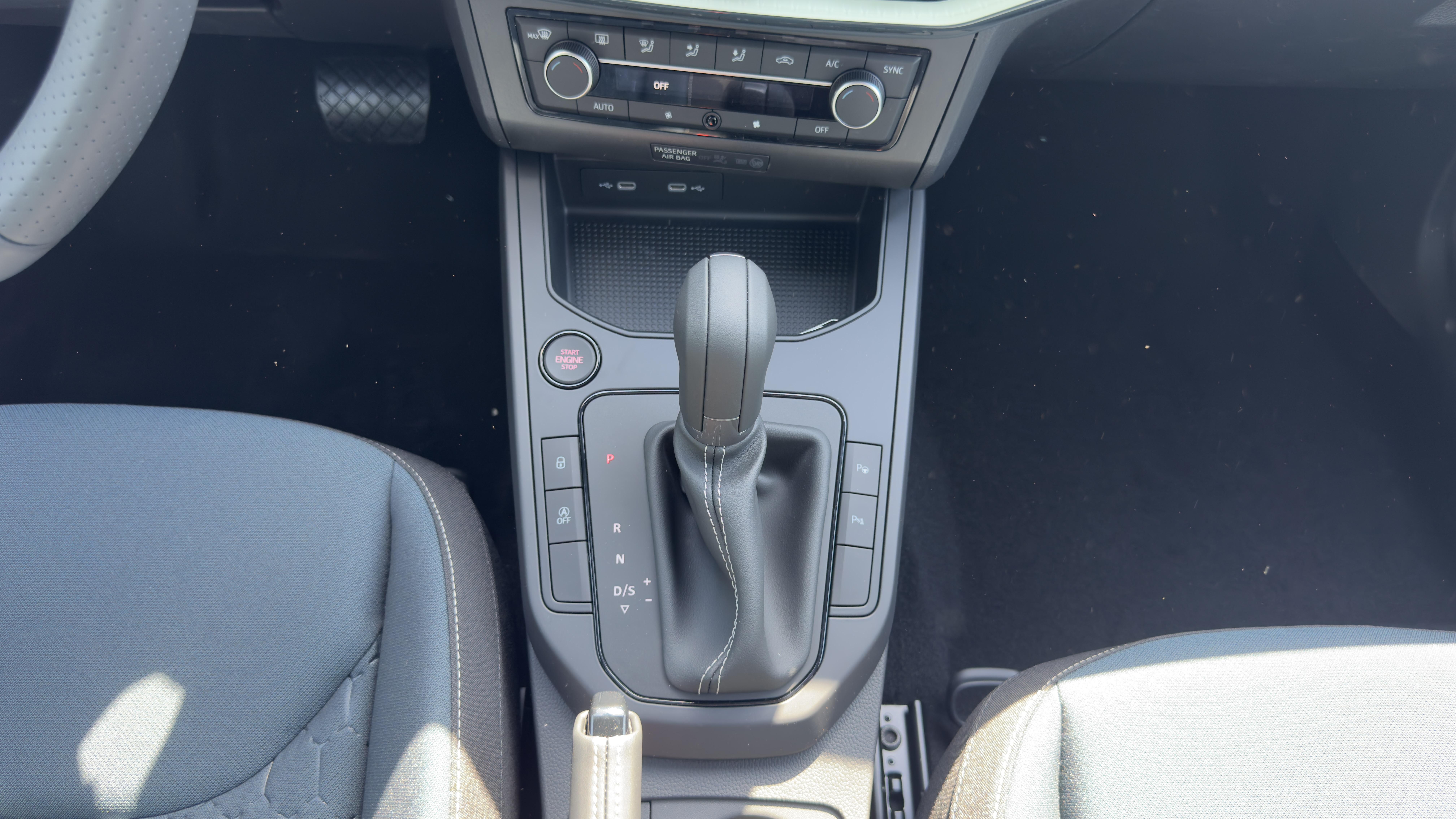 SEAT_ARONA_LEVIER-DE-VITESSE