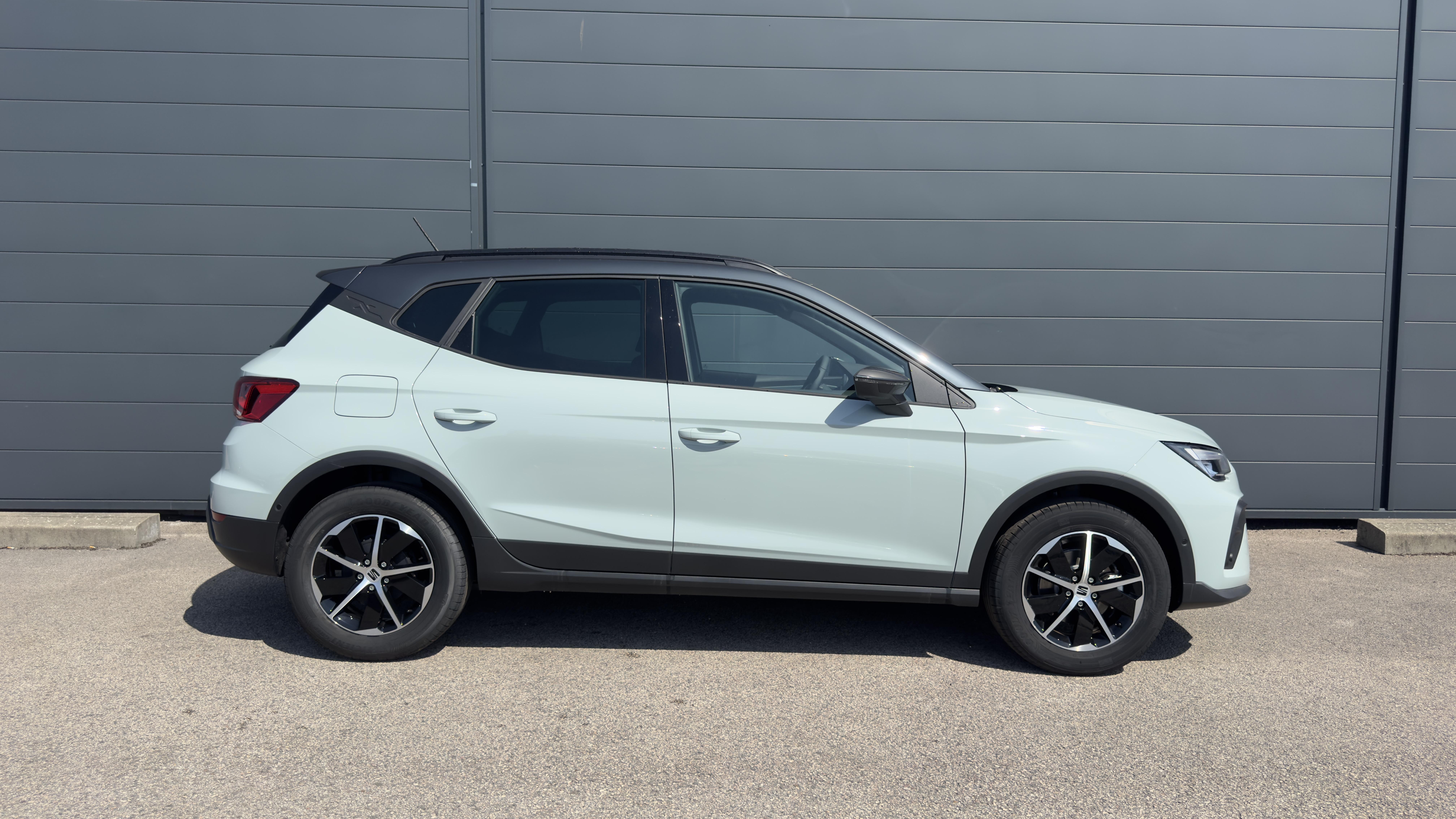 SEAT_ARONA_PROFIL-DROIT