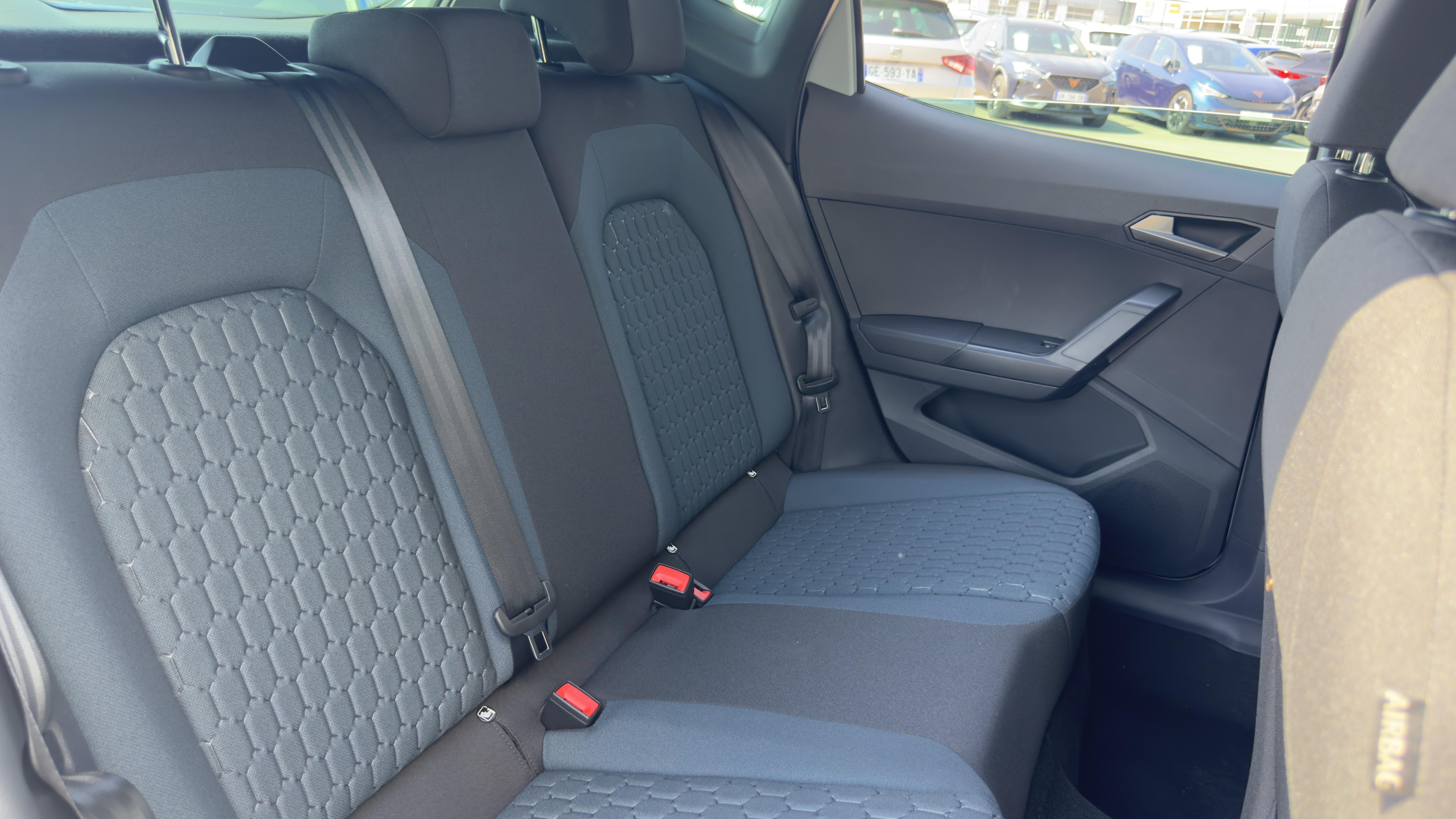 SEAT_ARONA_SIEGE-ARRIERE-GAUCHE